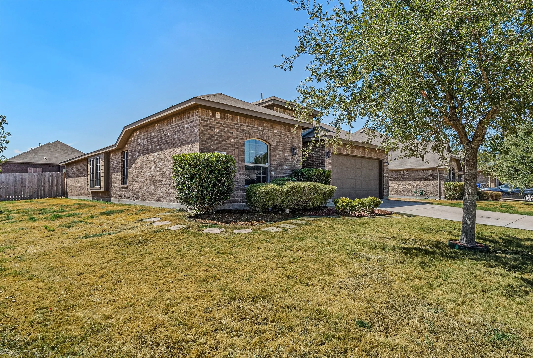 Single Family Residence For Sale in Kaufman County , 3005 Flowering Springs Drive, Forney, Texas 75126, 3 Bedroom, 2 Bathroom, 2 Garage spaces, 2,108 Sqft, built in 2012, mls#21394146, Real Estate Agent in Forney, Homes For Sale in Kaufman county, Homes For Sale in Forney, Realtor in Forney Texas, Real Estate Brokerage Independent Realty Texas, Luminita Cordes Realtor