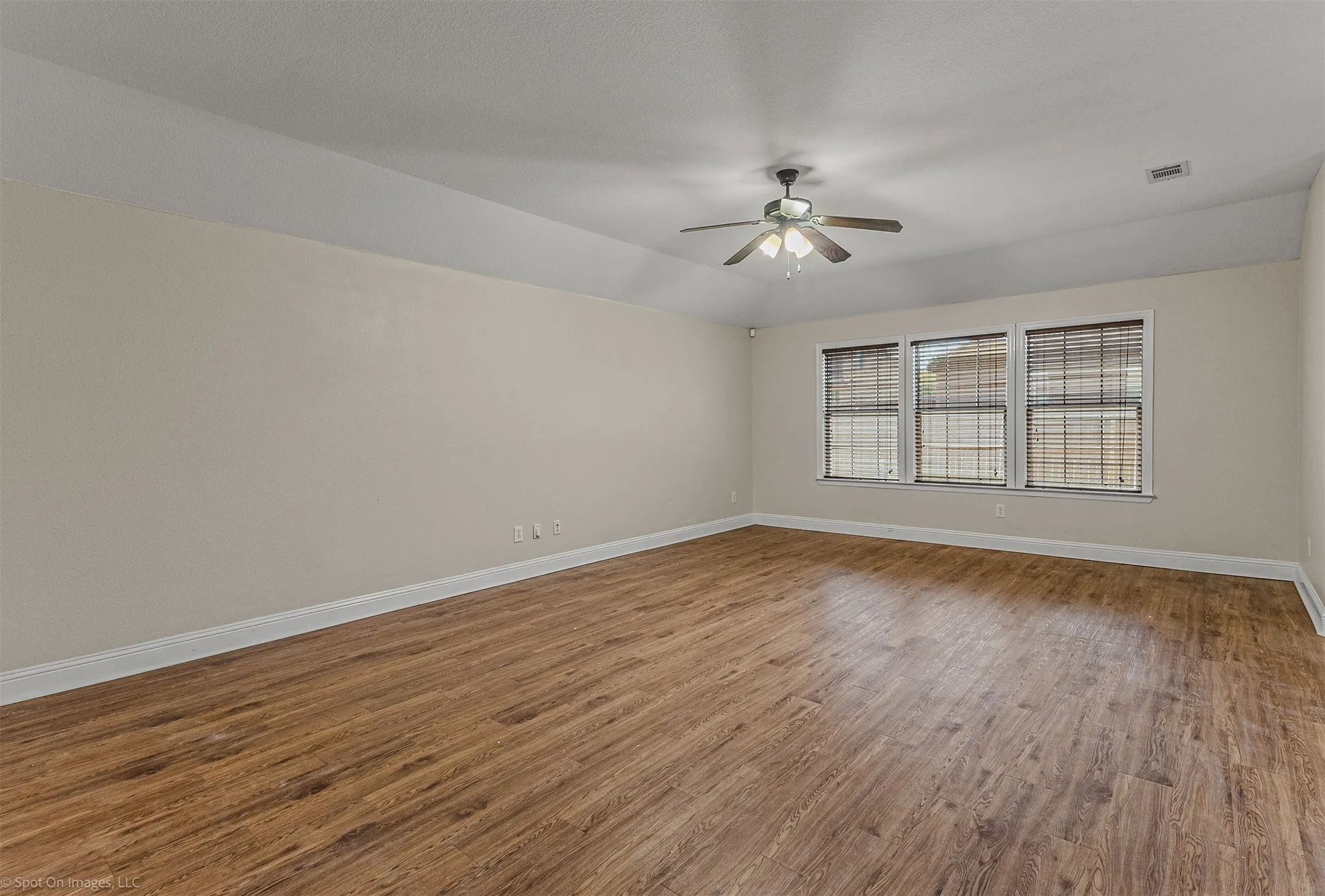 Single Family Residence For Sale in Kaufman County , 3005 Flowering Springs Drive, Forney, Texas 75126, 3 Bedroom, 2 Bathroom, 2 Garage spaces, 2,108 Sqft, built in 2012, mls#21394146, Real Estate Agent in Forney, Homes For Sale in Kaufman county, Homes For Sale in Forney, Realtor in Forney Texas, Real Estate Brokerage Independent Realty Texas, Luminita Cordes Realtor