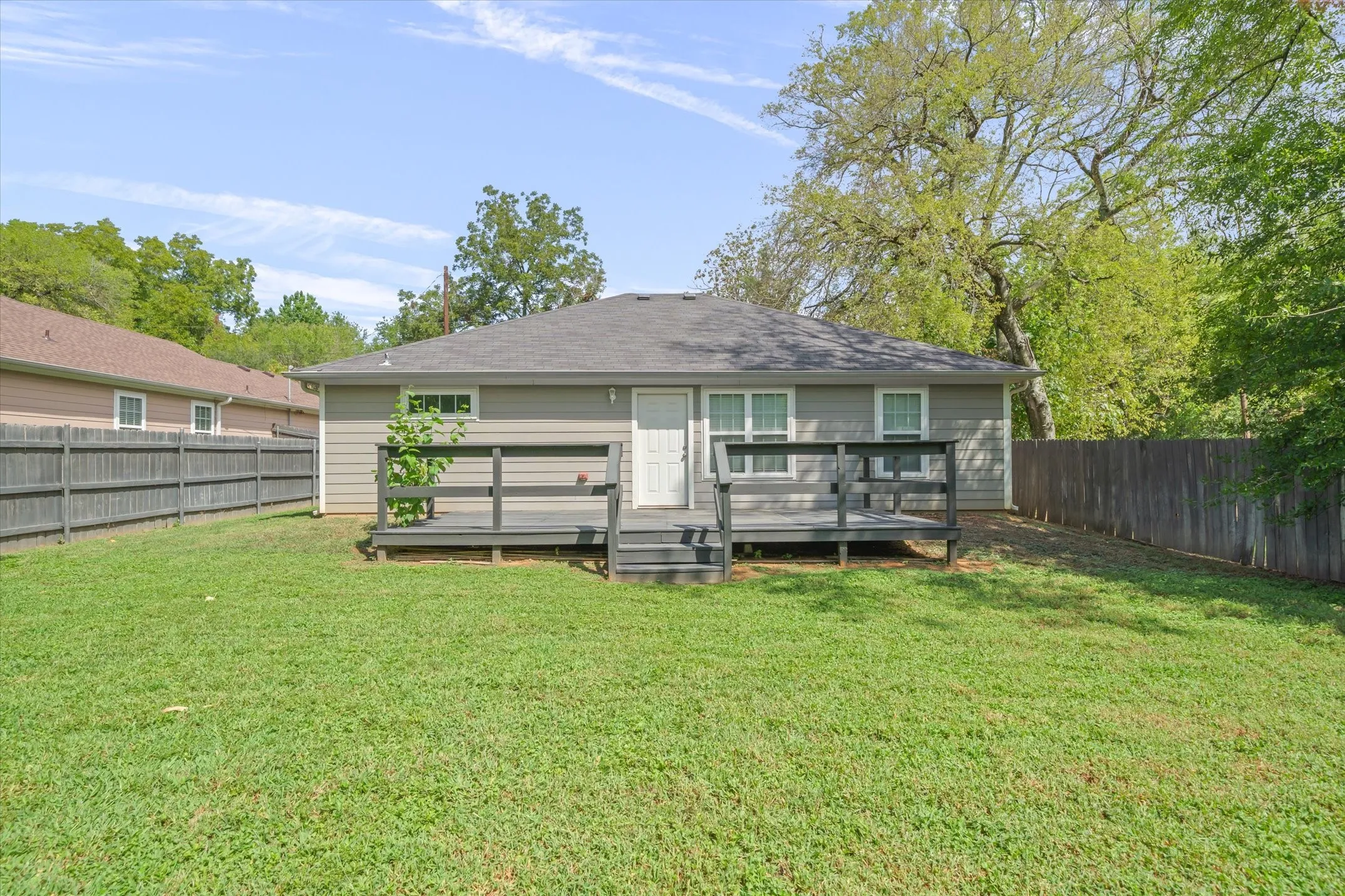 Single Family Residence For Sale in Van Zandt County , 555 Foster, Canton, Texas 75103, 3 Bedroom, 2 Bathroom, 2 Garage spaces, 1,463 Sqft, built in 2016, mls#21395218, Real Estate Agent in Canton, Homes For Sale in Van Zandt county, Homes For Sale in Canton, Realtor in Canton Texas, Real Estate Brokerage Independent Realty Texas, Luminita Cordes Realtor