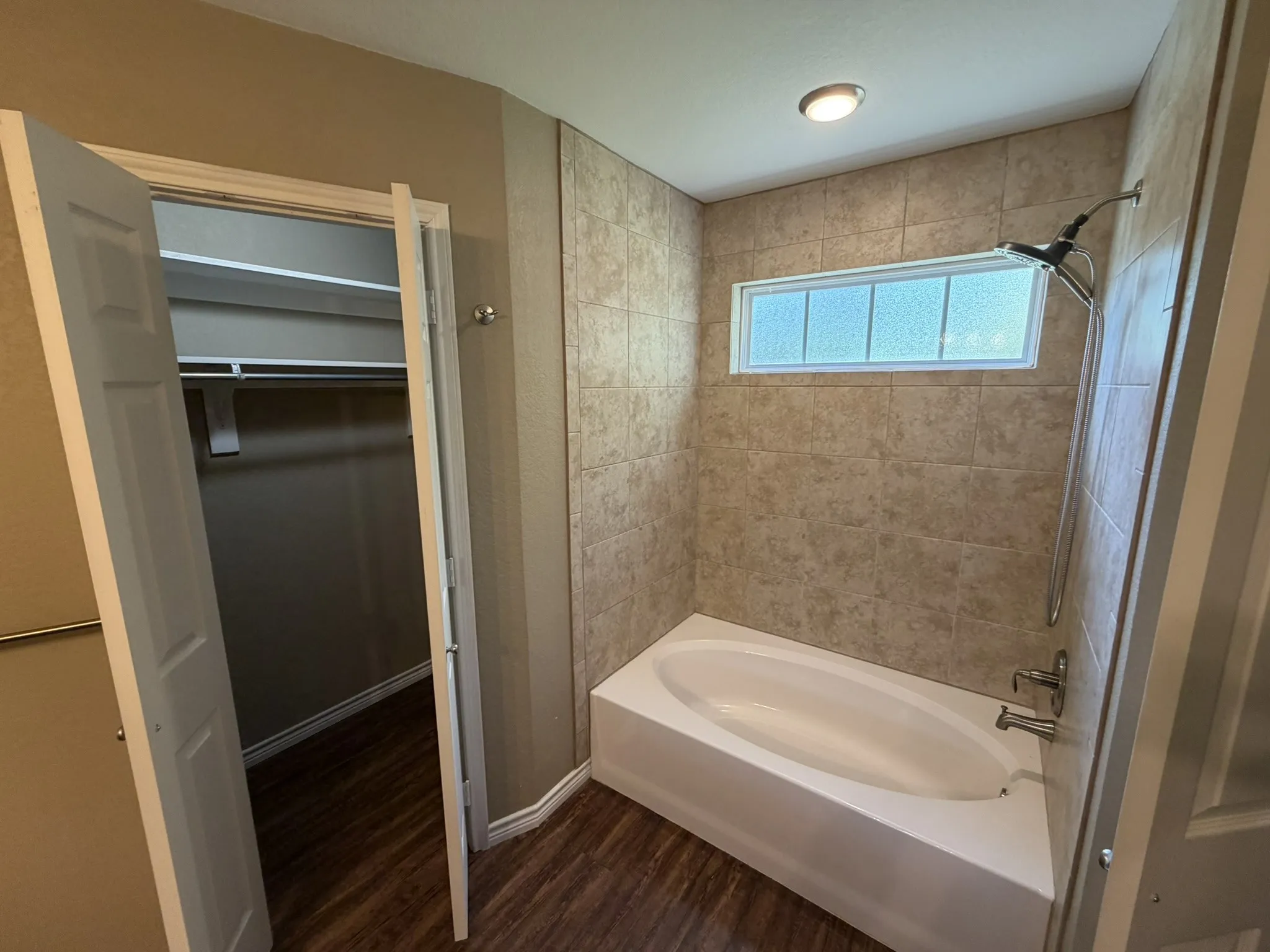 Single Family Residence For Sale in Van Zandt County , 555 Foster, Canton, Texas 75103, 3 Bedroom, 2 Bathroom, 2 Garage spaces, 1,463 Sqft, built in 2016, mls#21395218, Real Estate Agent in Canton, Homes For Sale in Van Zandt county, Homes For Sale in Canton, Realtor in Canton Texas, Real Estate Brokerage Independent Realty Texas, Luminita Cordes Realtor