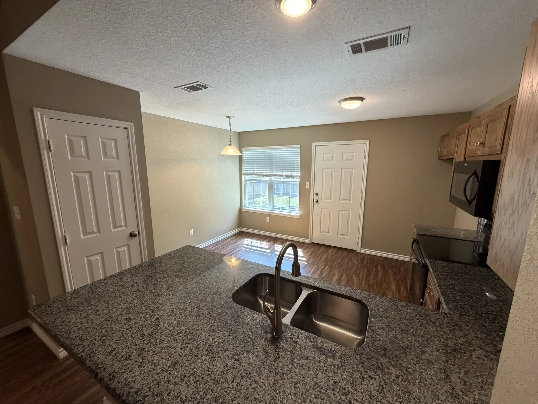 Single Family Residence For Sale in Van Zandt County , 555 Foster, Canton, Texas 75103, 3 Bedroom, 2 Bathroom, 2 Garage spaces, 1,463 Sqft, built in 2016, mls#21395218, Real Estate Agent in Canton, Homes For Sale in Van Zandt county, Homes For Sale in Canton, Realtor in Canton Texas, Real Estate Brokerage Independent Realty Texas, Luminita Cordes Realtor
