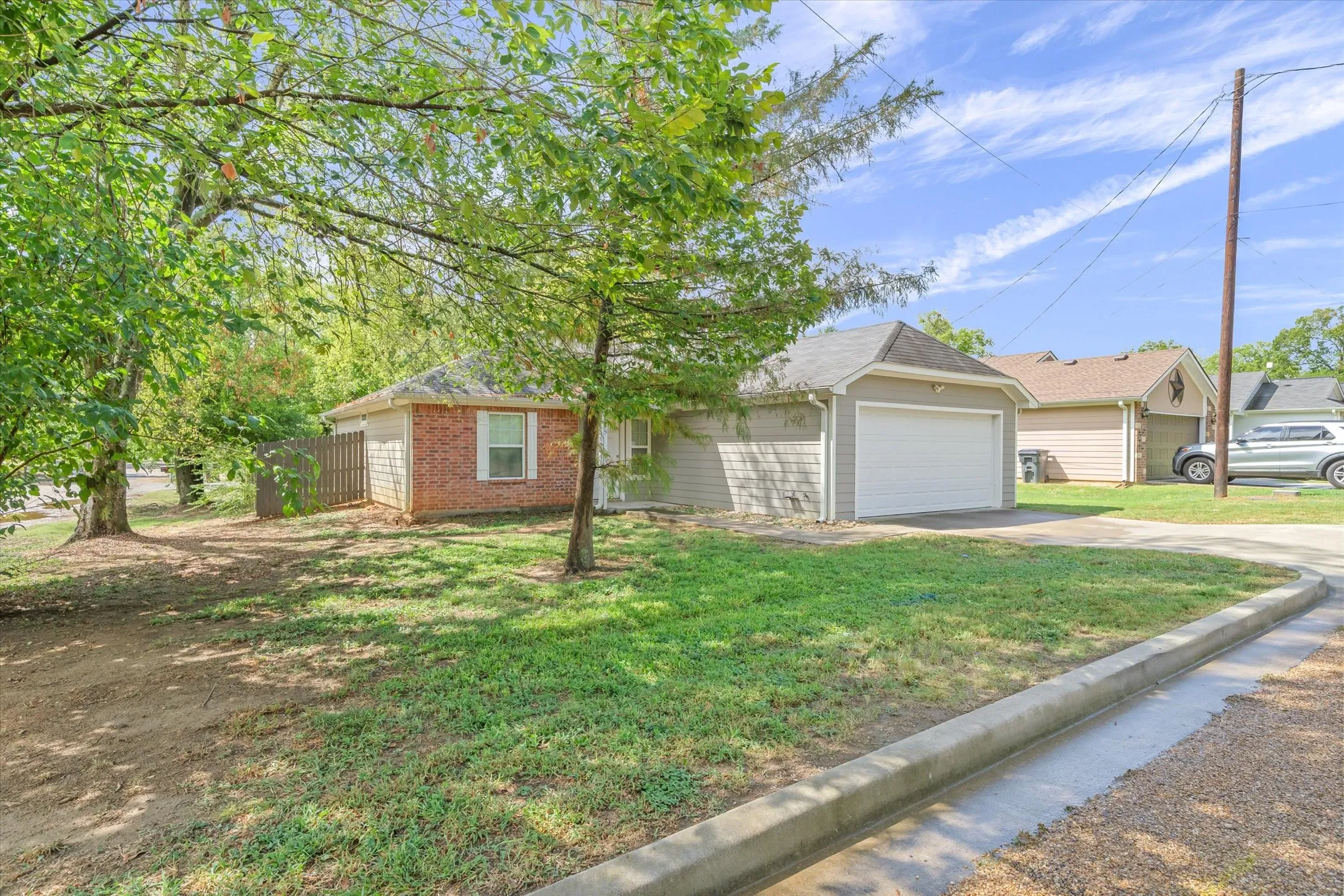 Single Family Residence For Sale in Van Zandt County , 555 Foster, Canton, Texas 75103, 3 Bedroom, 2 Bathroom, 2 Garage spaces, 1,463 Sqft, built in 2016, mls#21395218, Real Estate Agent in Canton, Homes For Sale in Van Zandt county, Homes For Sale in Canton, Realtor in Canton Texas, Real Estate Brokerage Independent Realty Texas, Luminita Cordes Realtor