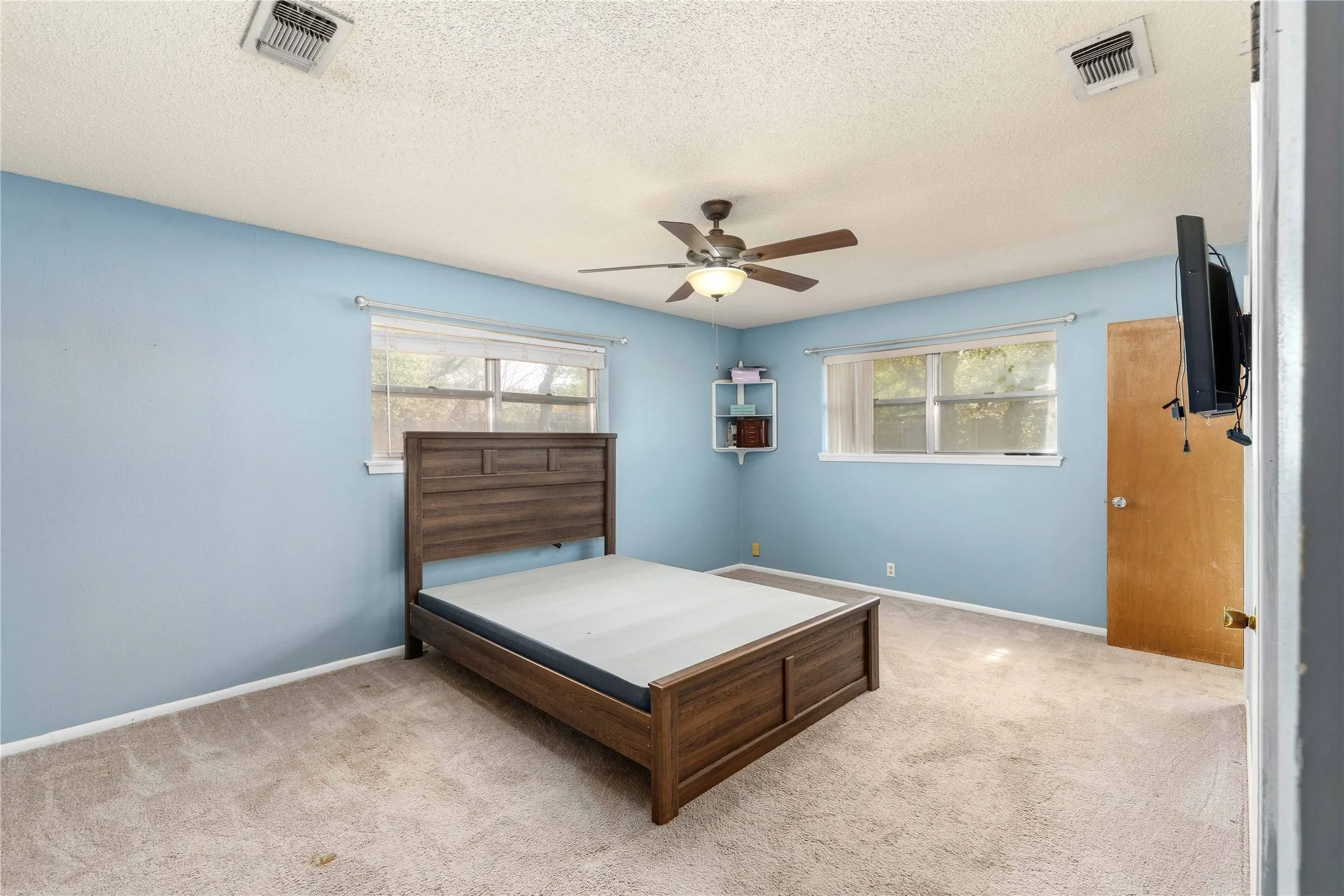Single Family Residence For Sale in Brown County , 102 Broadmoor Circle, Brownwood, Texas 76801, 3 Bedroom, 2 Bathroom, 2 Garage spaces, 1,809 Sqft, built in 1969, mls#21388642, Real Estate Agent in Brownwood, Homes For Sale in Brown county, Homes For Sale in Brownwood, Realtor in Brownwood Texas, Real Estate Brokerage Independent Realty Texas, Luminita Cordes Realtor
