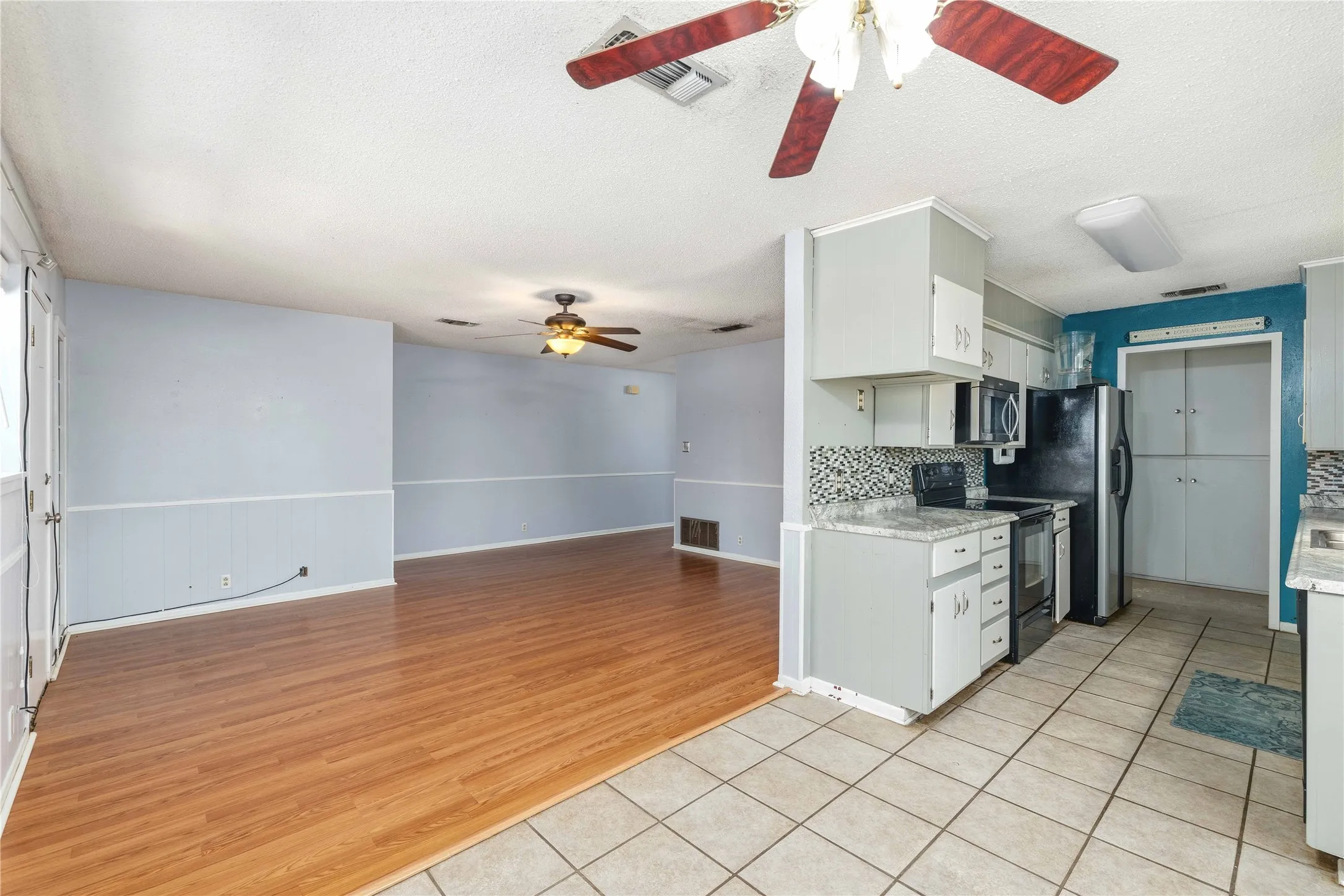 Single Family Residence For Sale in Brown County , 102 Broadmoor Circle, Brownwood, Texas 76801, 3 Bedroom, 2 Bathroom, 2 Garage spaces, 1,809 Sqft, built in 1969, mls#21388642, Real Estate Agent in Brownwood, Homes For Sale in Brown county, Homes For Sale in Brownwood, Realtor in Brownwood Texas, Real Estate Brokerage Independent Realty Texas, Luminita Cordes Realtor
