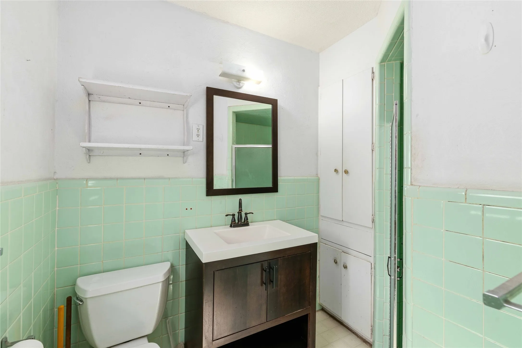 Single Family Residence For Sale in Brown County , 102 Broadmoor Circle, Brownwood, Texas 76801, 3 Bedroom, 2 Bathroom, 2 Garage spaces, 1,809 Sqft, built in 1969, mls#21388642, Real Estate Agent in Brownwood, Homes For Sale in Brown county, Homes For Sale in Brownwood, Realtor in Brownwood Texas, Real Estate Brokerage Independent Realty Texas, Luminita Cordes Realtor