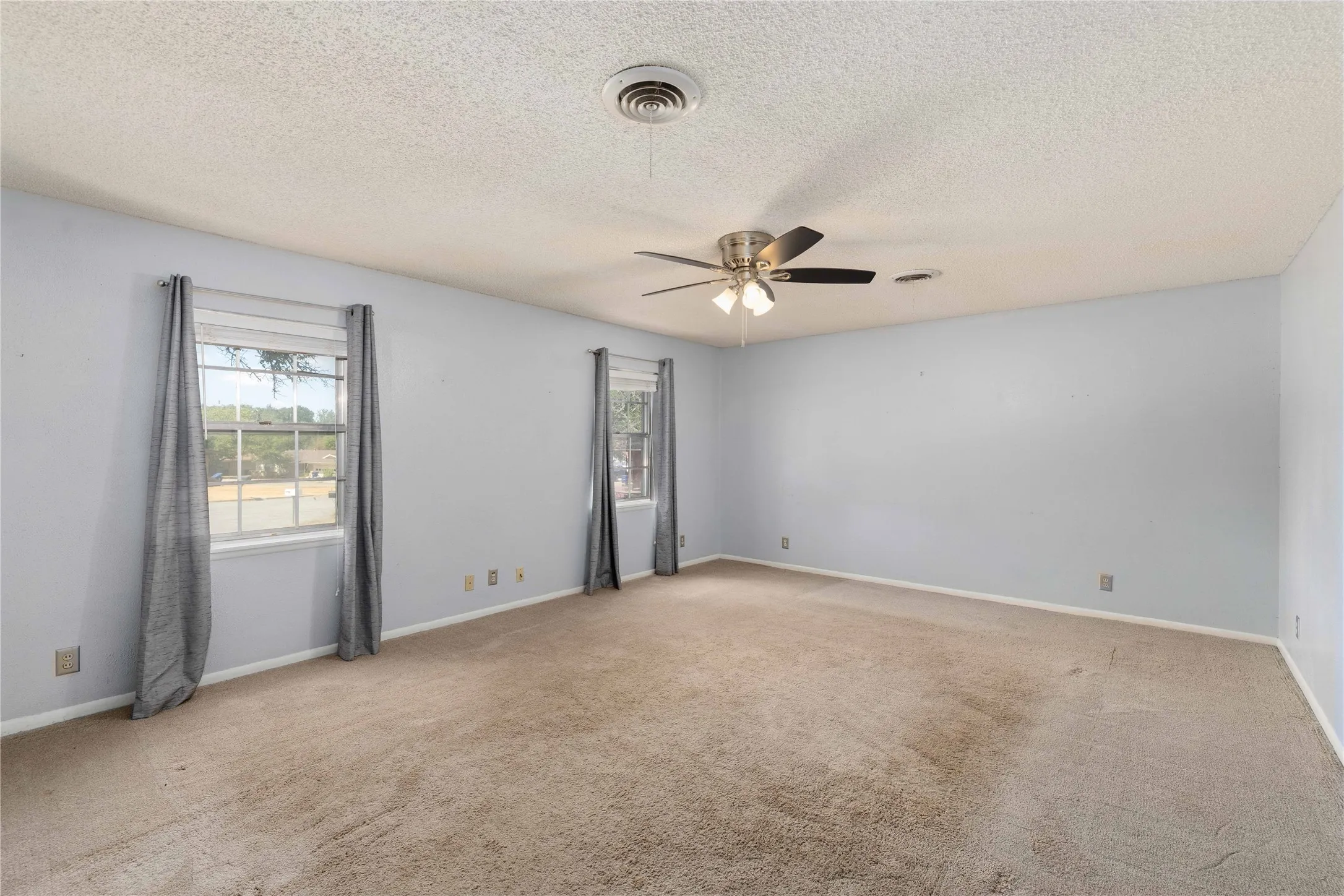 Single Family Residence For Sale in Brown County , 102 Broadmoor Circle, Brownwood, Texas 76801, 3 Bedroom, 2 Bathroom, 2 Garage spaces, 1,809 Sqft, built in 1969, mls#21388642, Real Estate Agent in Brownwood, Homes For Sale in Brown county, Homes For Sale in Brownwood, Realtor in Brownwood Texas, Real Estate Brokerage Independent Realty Texas, Luminita Cordes Realtor