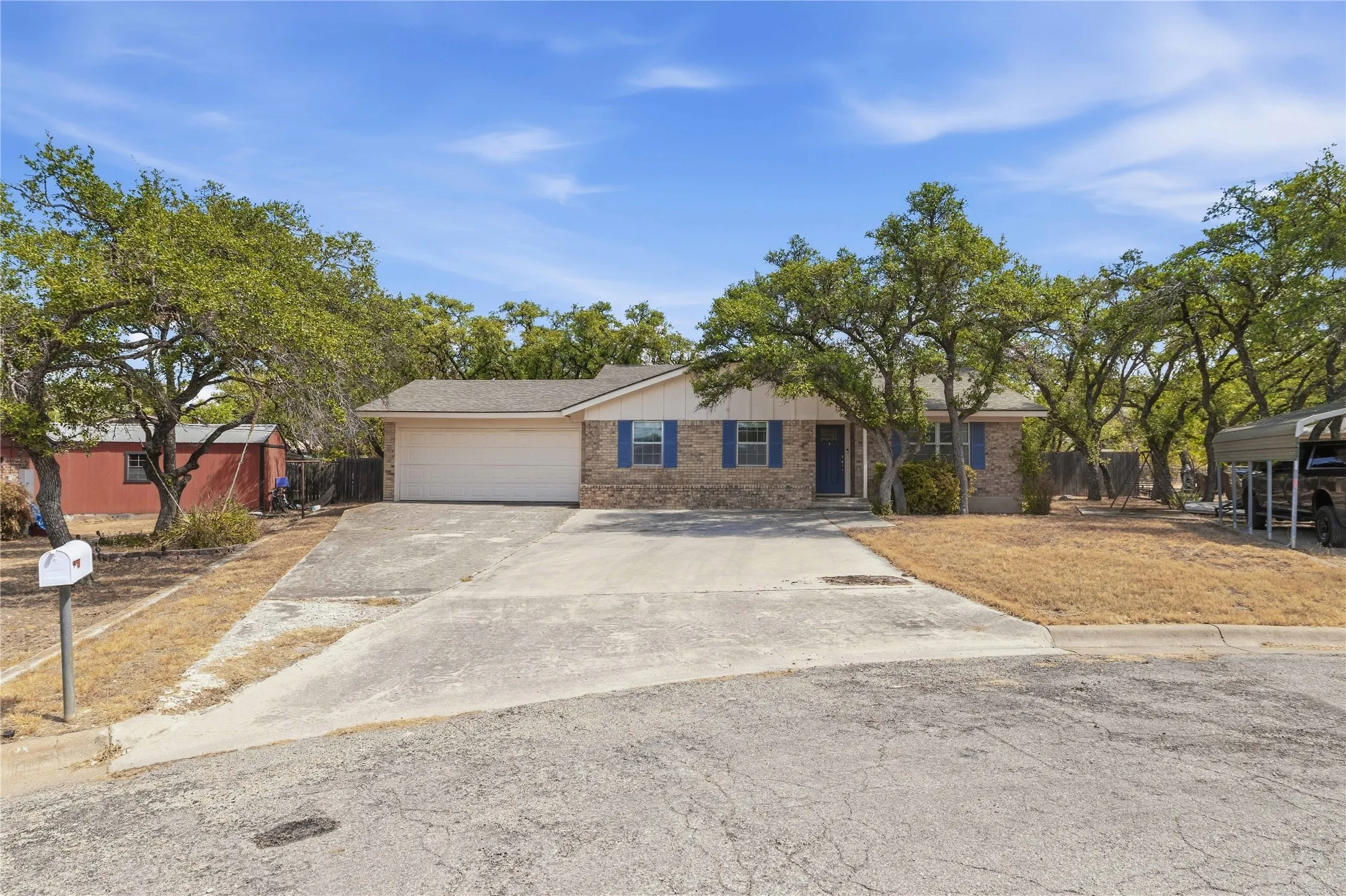 Single Family Residence For Sale in Brown County , 102 Broadmoor Circle, Brownwood, Texas 76801, 3 Bedroom, 2 Bathroom, 2 Garage spaces, 1,809 Sqft, built in 1969, mls#21388642, Real Estate Agent in Brownwood, Homes For Sale in Brown county, Homes For Sale in Brownwood, Realtor in Brownwood Texas, Real Estate Brokerage Independent Realty Texas, Luminita Cordes Realtor