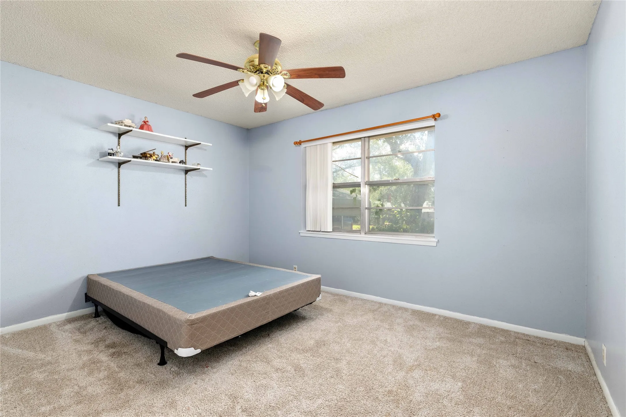 Single Family Residence For Sale in Brown County , 102 Broadmoor Circle, Brownwood, Texas 76801, 3 Bedroom, 2 Bathroom, 2 Garage spaces, 1,809 Sqft, built in 1969, mls#21388642, Real Estate Agent in Brownwood, Homes For Sale in Brown county, Homes For Sale in Brownwood, Realtor in Brownwood Texas, Real Estate Brokerage Independent Realty Texas, Luminita Cordes Realtor