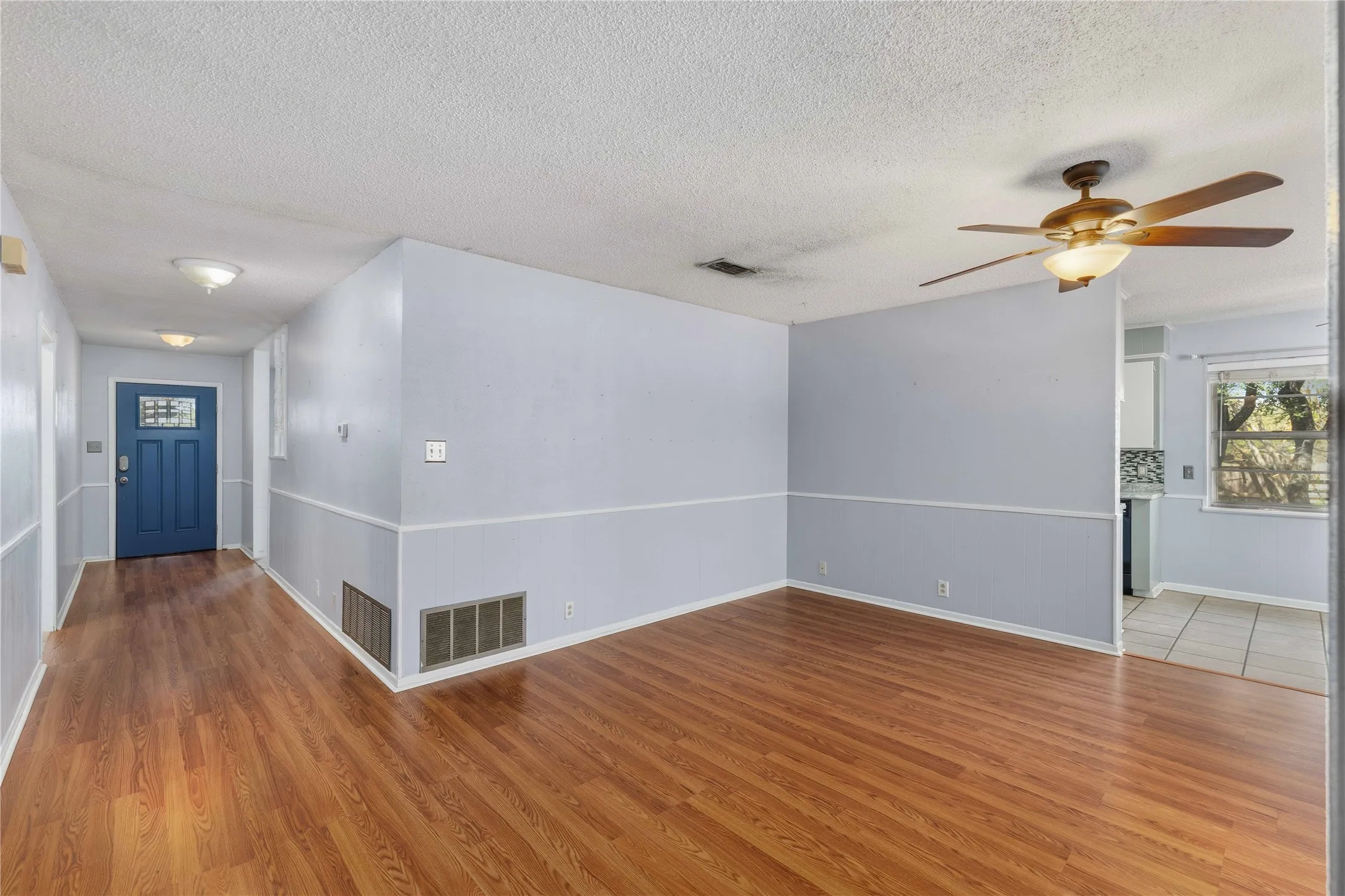 Single Family Residence For Sale in Brown County , 102 Broadmoor Circle, Brownwood, Texas 76801, 3 Bedroom, 2 Bathroom, 2 Garage spaces, 1,809 Sqft, built in 1969, mls#21388642, Real Estate Agent in Brownwood, Homes For Sale in Brown county, Homes For Sale in Brownwood, Realtor in Brownwood Texas, Real Estate Brokerage Independent Realty Texas, Luminita Cordes Realtor
