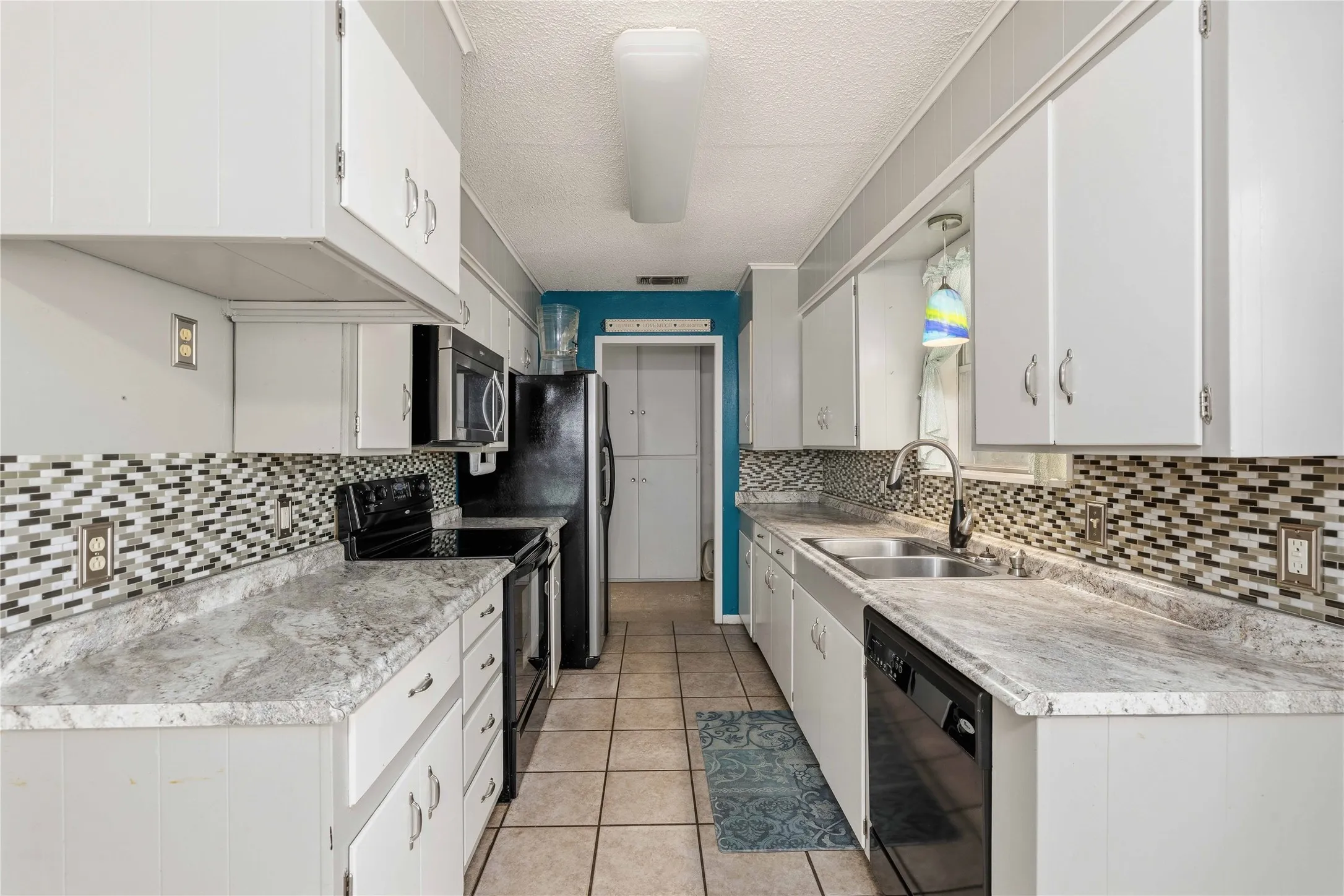 Single Family Residence For Sale in Brown County , 102 Broadmoor Circle, Brownwood, Texas 76801, 3 Bedroom, 2 Bathroom, 2 Garage spaces, 1,809 Sqft, built in 1969, mls#21388642, Real Estate Agent in Brownwood, Homes For Sale in Brown county, Homes For Sale in Brownwood, Realtor in Brownwood Texas, Real Estate Brokerage Independent Realty Texas, Luminita Cordes Realtor