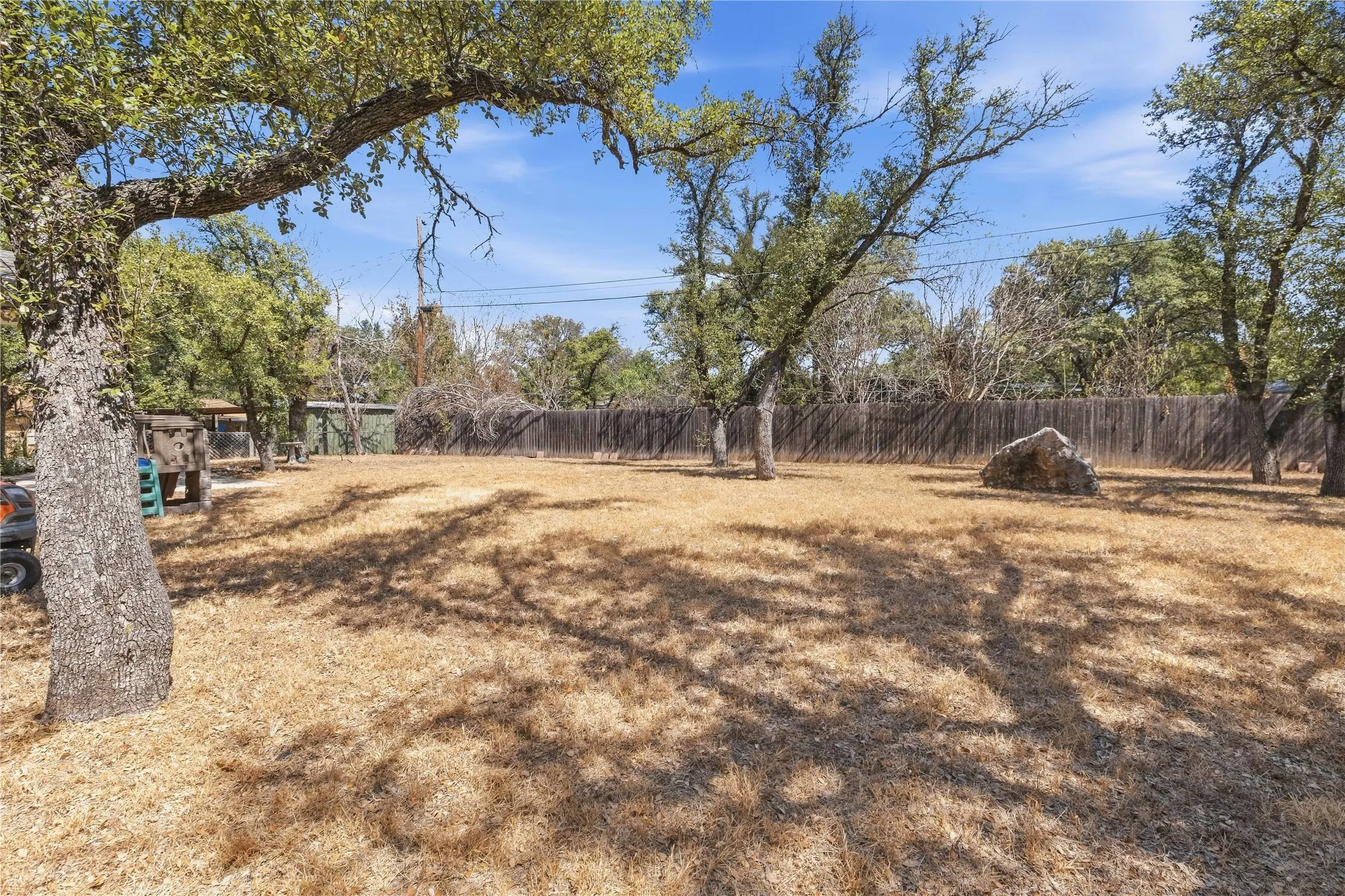 Single Family Residence For Sale in Brown County , 102 Broadmoor Circle, Brownwood, Texas 76801, 3 Bedroom, 2 Bathroom, 2 Garage spaces, 1,809 Sqft, built in 1969, mls#21388642, Real Estate Agent in Brownwood, Homes For Sale in Brown county, Homes For Sale in Brownwood, Realtor in Brownwood Texas, Real Estate Brokerage Independent Realty Texas, Luminita Cordes Realtor