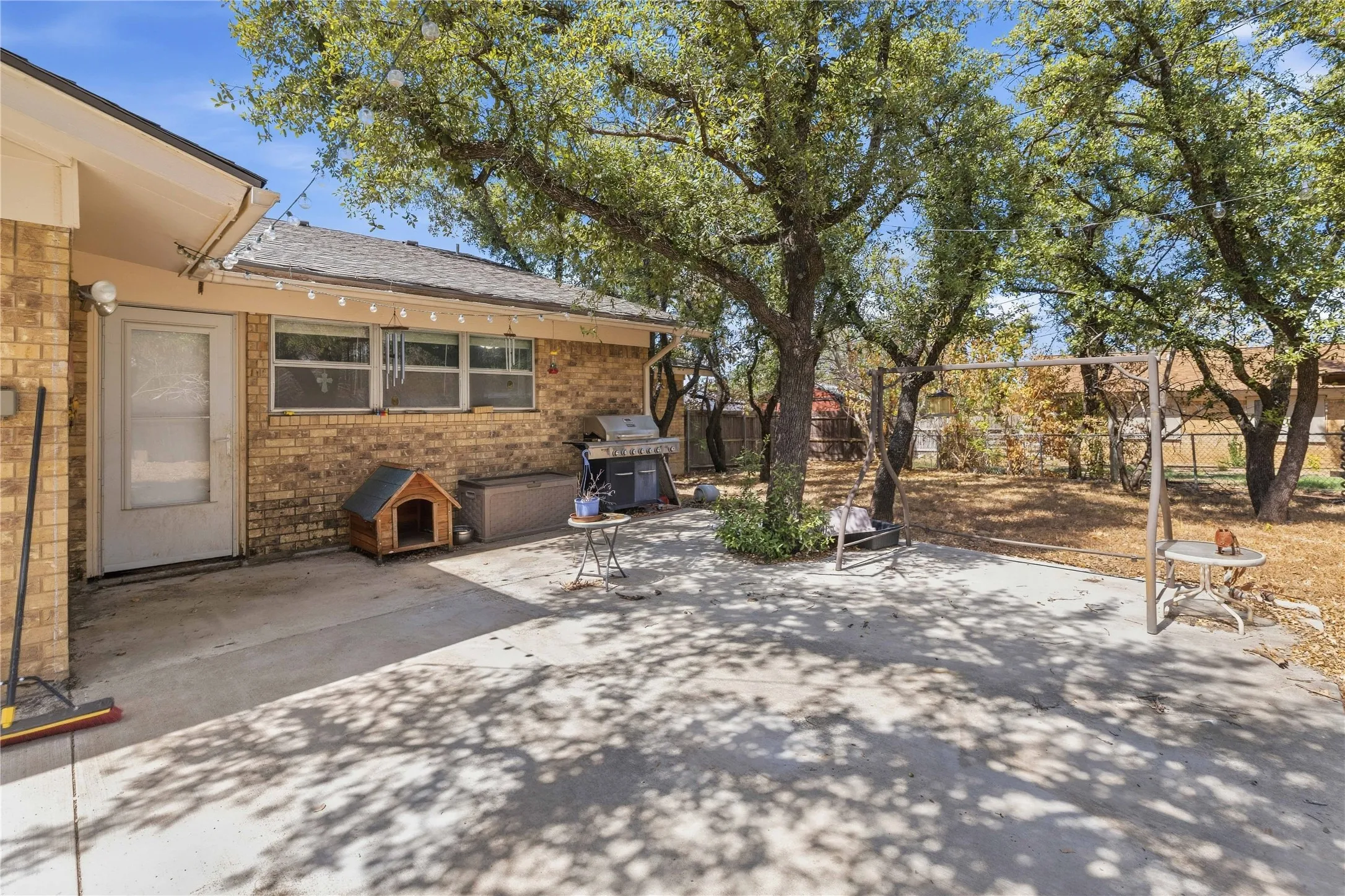 Single Family Residence For Sale in Brown County , 102 Broadmoor Circle, Brownwood, Texas 76801, 3 Bedroom, 2 Bathroom, 2 Garage spaces, 1,809 Sqft, built in 1969, mls#21388642, Real Estate Agent in Brownwood, Homes For Sale in Brown county, Homes For Sale in Brownwood, Realtor in Brownwood Texas, Real Estate Brokerage Independent Realty Texas, Luminita Cordes Realtor