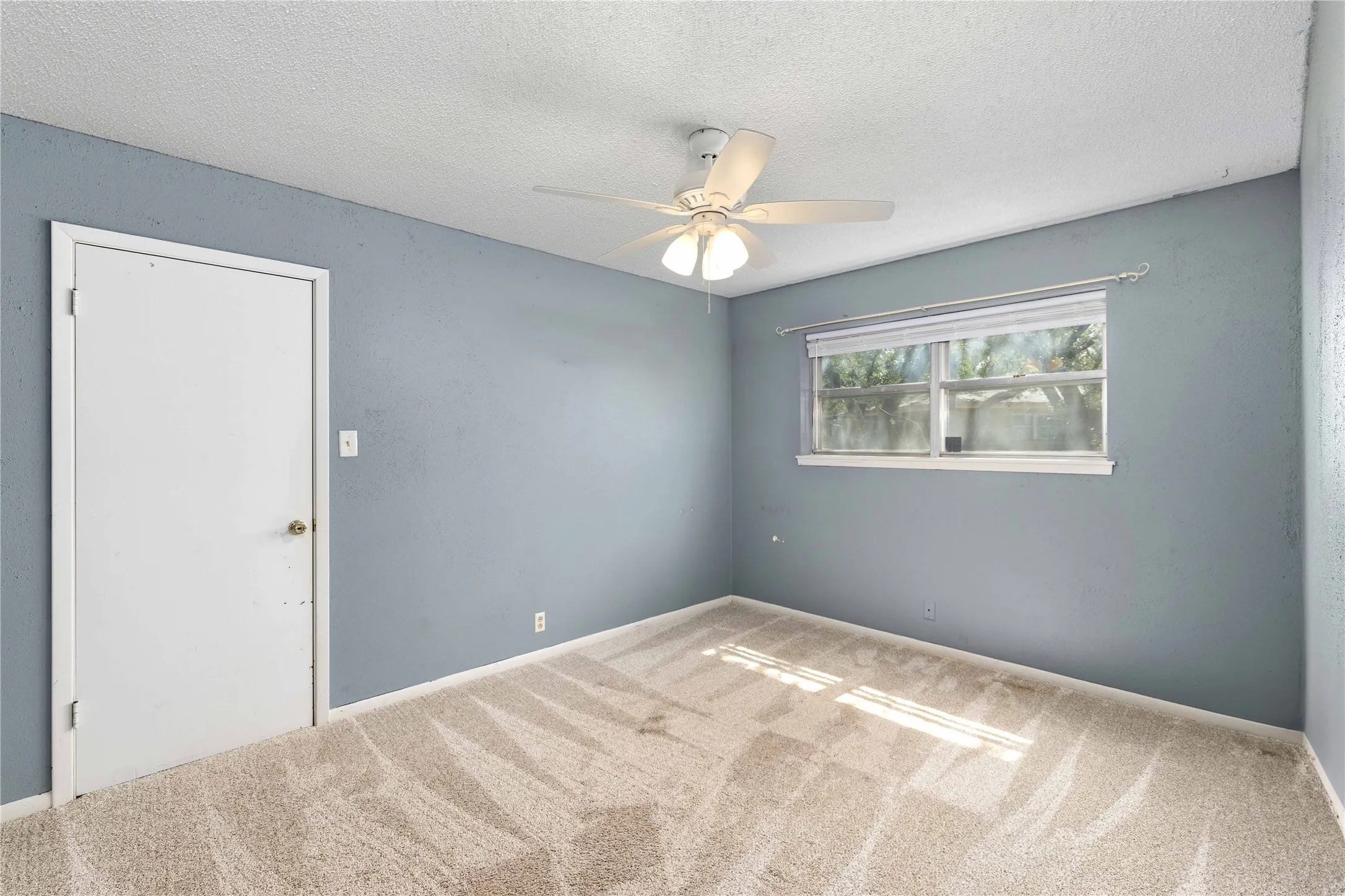 Single Family Residence For Sale in Brown County , 102 Broadmoor Circle, Brownwood, Texas 76801, 3 Bedroom, 2 Bathroom, 2 Garage spaces, 1,809 Sqft, built in 1969, mls#21388642, Real Estate Agent in Brownwood, Homes For Sale in Brown county, Homes For Sale in Brownwood, Realtor in Brownwood Texas, Real Estate Brokerage Independent Realty Texas, Luminita Cordes Realtor