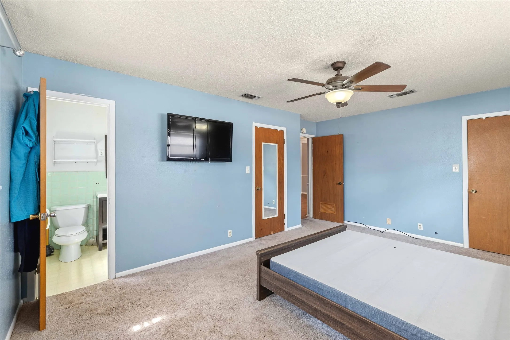 Single Family Residence For Sale in Brown County , 102 Broadmoor Circle, Brownwood, Texas 76801, 3 Bedroom, 2 Bathroom, 2 Garage spaces, 1,809 Sqft, built in 1969, mls#21388642, Real Estate Agent in Brownwood, Homes For Sale in Brown county, Homes For Sale in Brownwood, Realtor in Brownwood Texas, Real Estate Brokerage Independent Realty Texas, Luminita Cordes Realtor