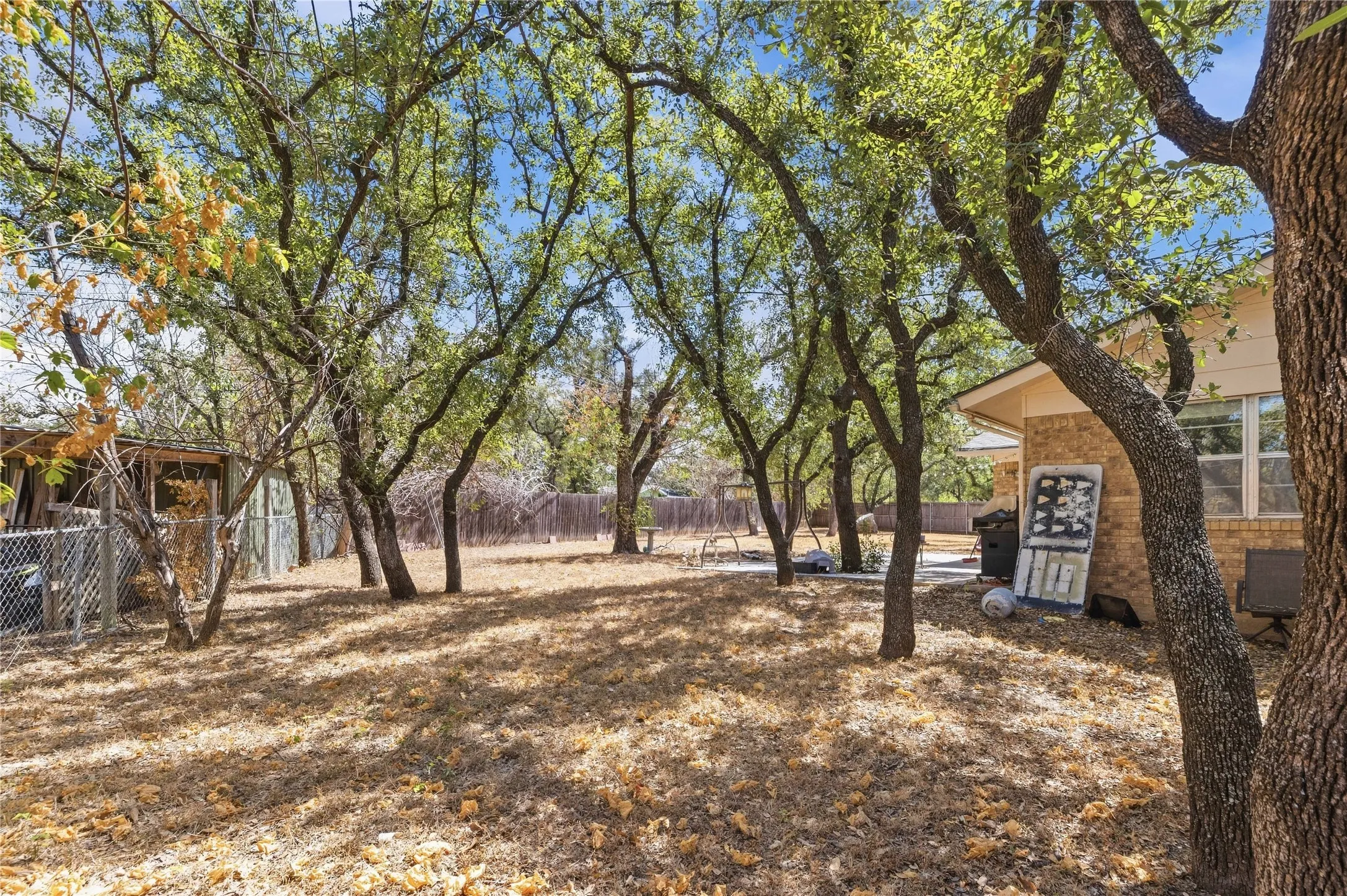 Single Family Residence For Sale in Brown County , 102 Broadmoor Circle, Brownwood, Texas 76801, 3 Bedroom, 2 Bathroom, 2 Garage spaces, 1,809 Sqft, built in 1969, mls#21388642, Real Estate Agent in Brownwood, Homes For Sale in Brown county, Homes For Sale in Brownwood, Realtor in Brownwood Texas, Real Estate Brokerage Independent Realty Texas, Luminita Cordes Realtor