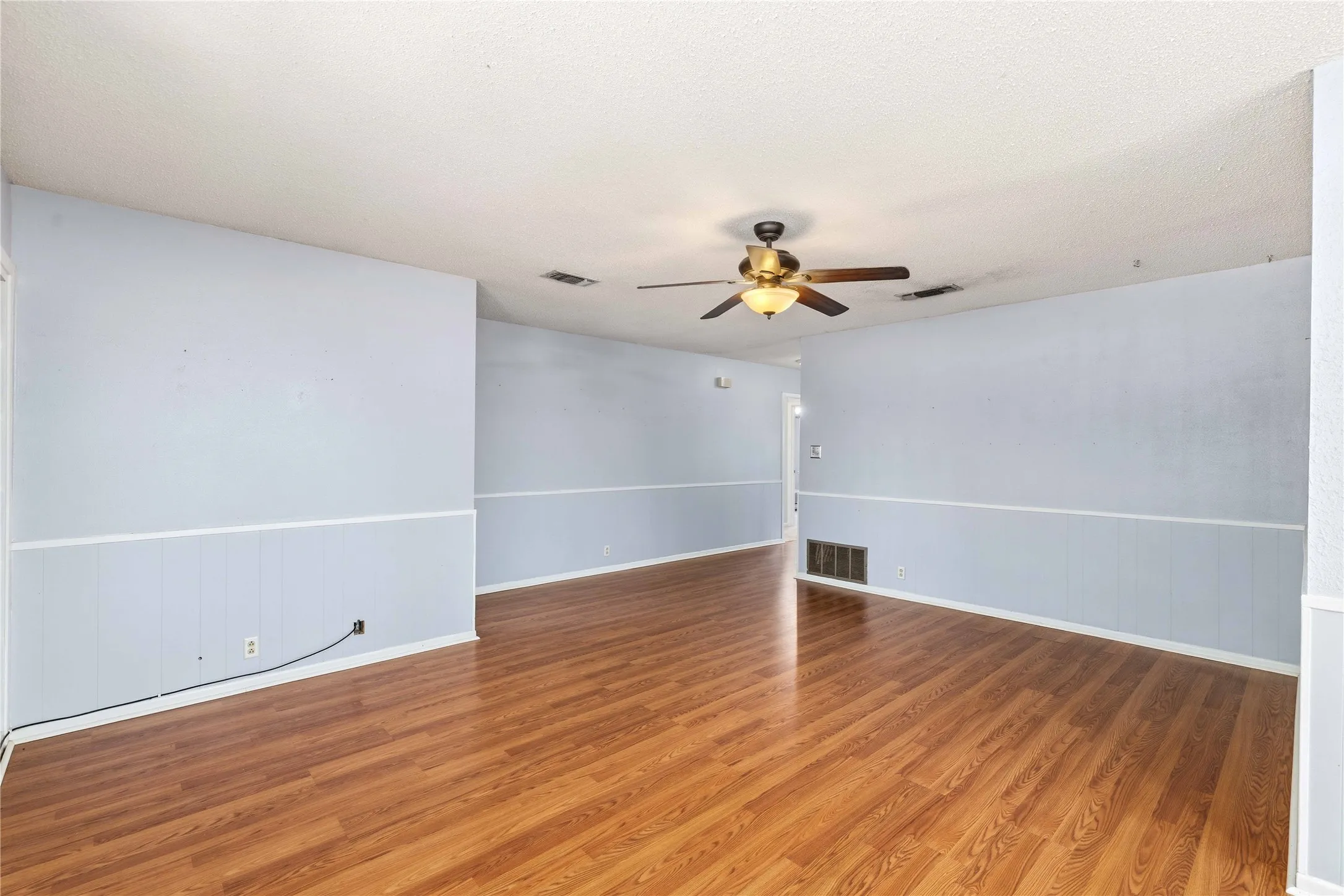 Single Family Residence For Sale in Brown County , 102 Broadmoor Circle, Brownwood, Texas 76801, 3 Bedroom, 2 Bathroom, 2 Garage spaces, 1,809 Sqft, built in 1969, mls#21388642, Real Estate Agent in Brownwood, Homes For Sale in Brown county, Homes For Sale in Brownwood, Realtor in Brownwood Texas, Real Estate Brokerage Independent Realty Texas, Luminita Cordes Realtor
