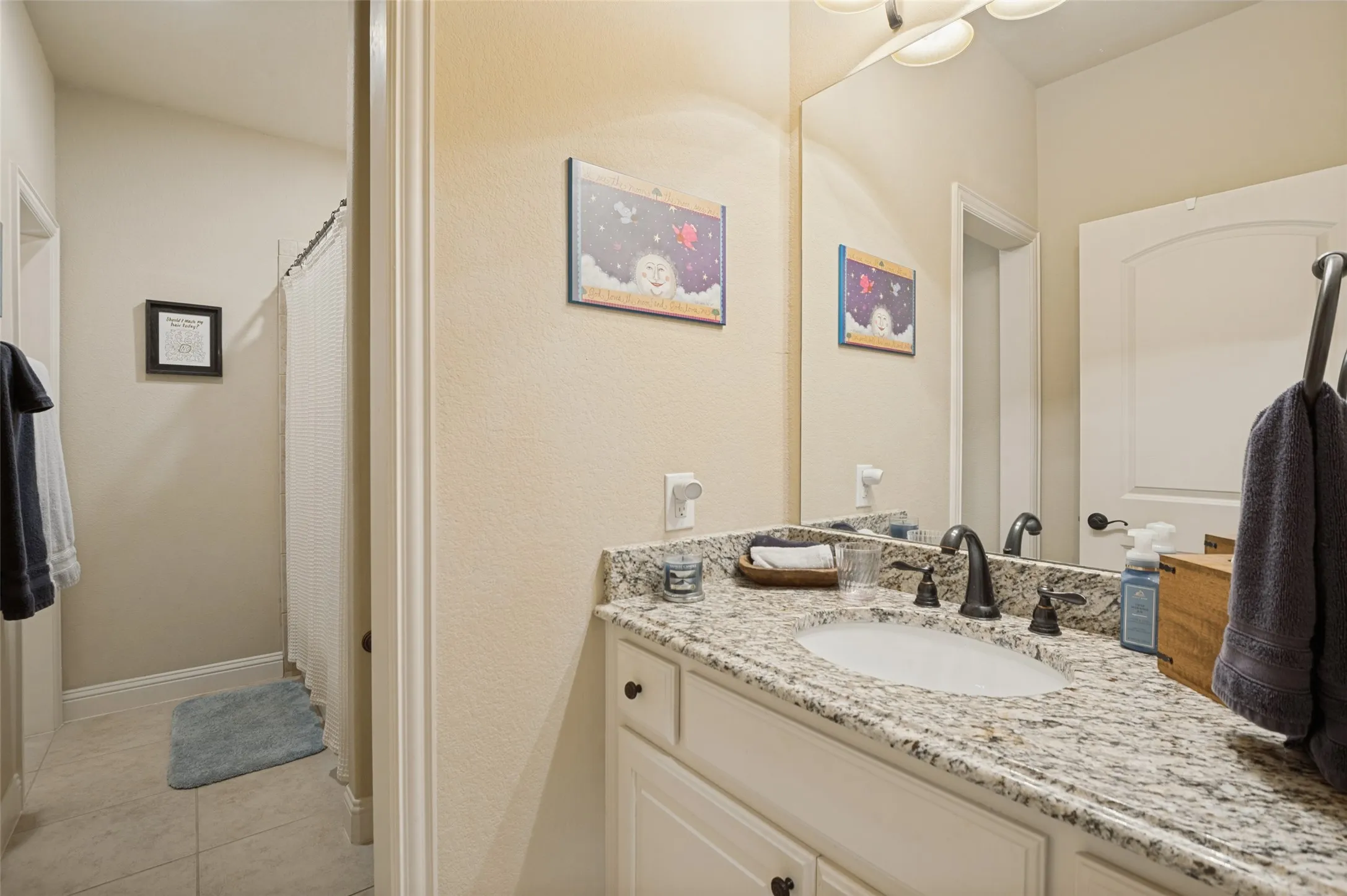 Secondary bathroom, Jack & Jill between two secondary bedrooms