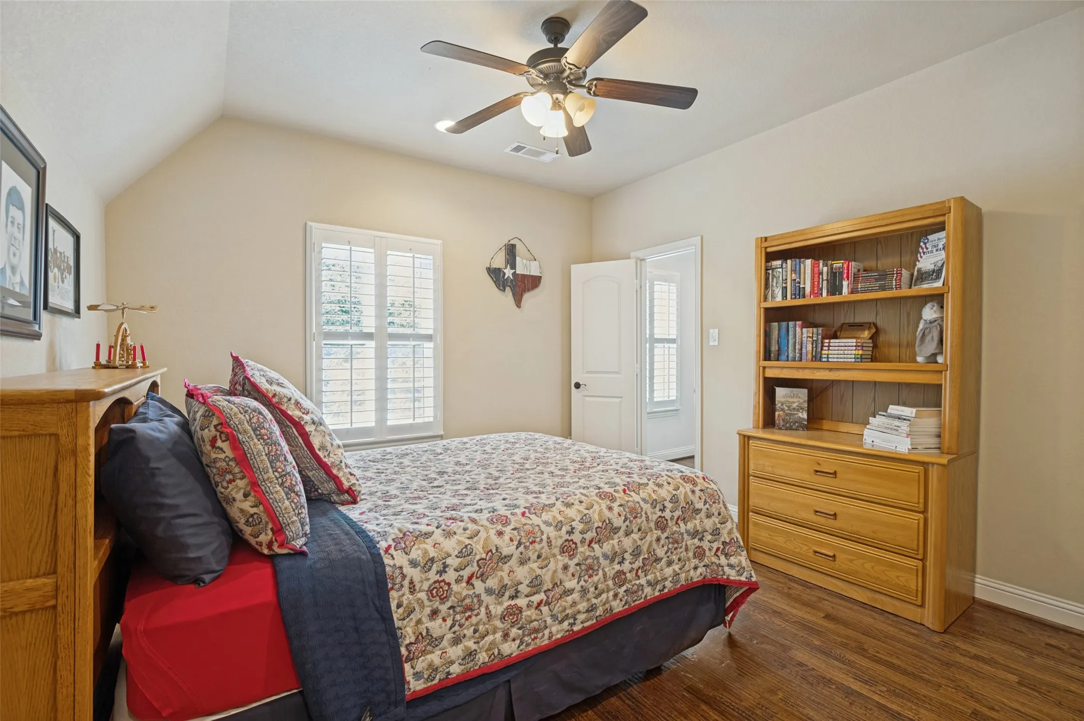 secondary bedroom upstiars