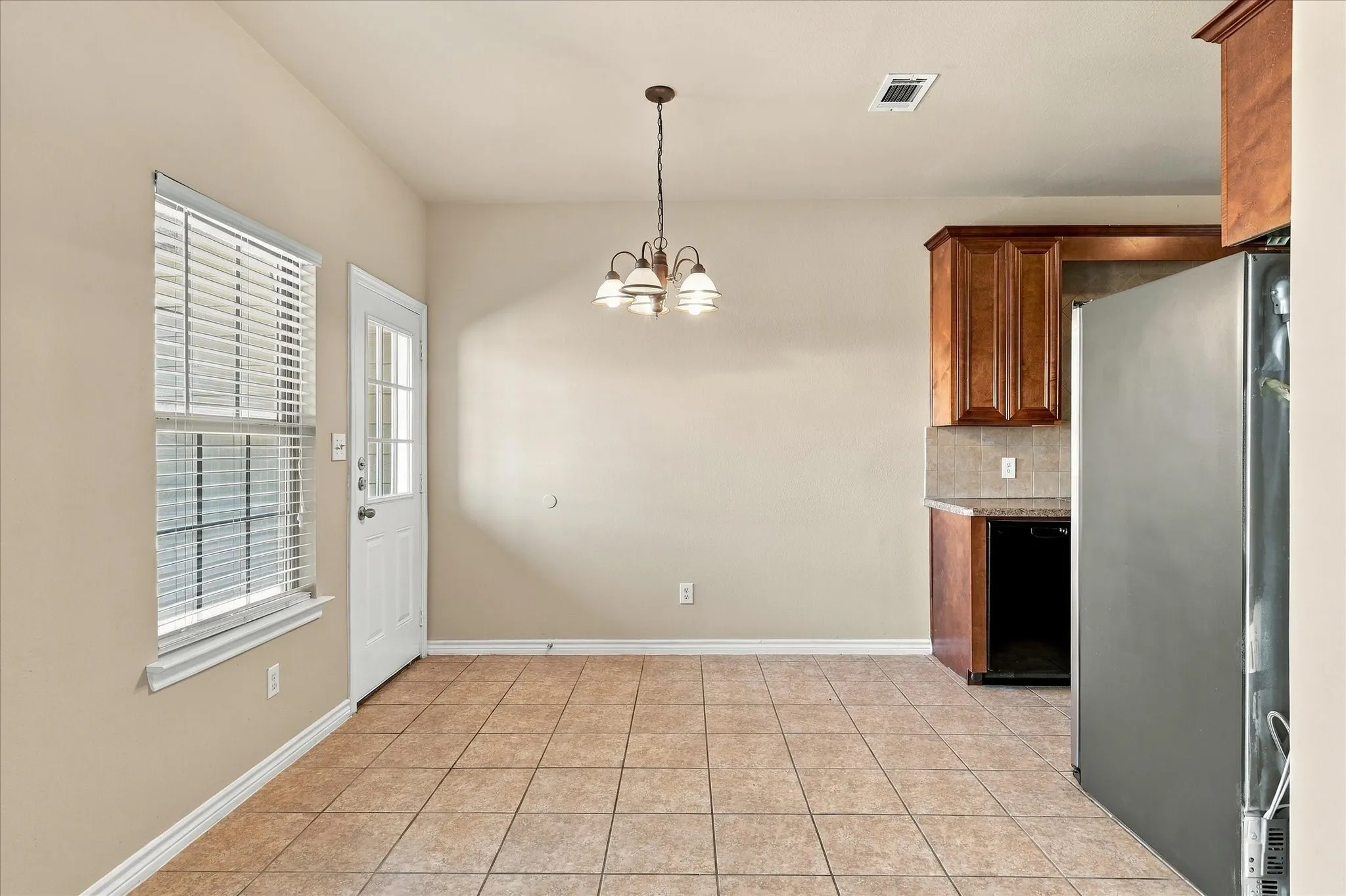 Single Family Residence For Sale in Collin County , 900 Parkplace Ridge, Princeton, Texas 75407, 3 Bedroom, 3 Bathroom, 2 Garage spaces, 1,568 Sqft, built in 2010, mls#21390579, Real Estate Agent in Princeton, Homes For Sale in Collin county, Homes For Sale in Princeton, Realtor in Princeton Texas, Real Estate Brokerage Independent Realty Texas, Luminita Cordes Realtor
