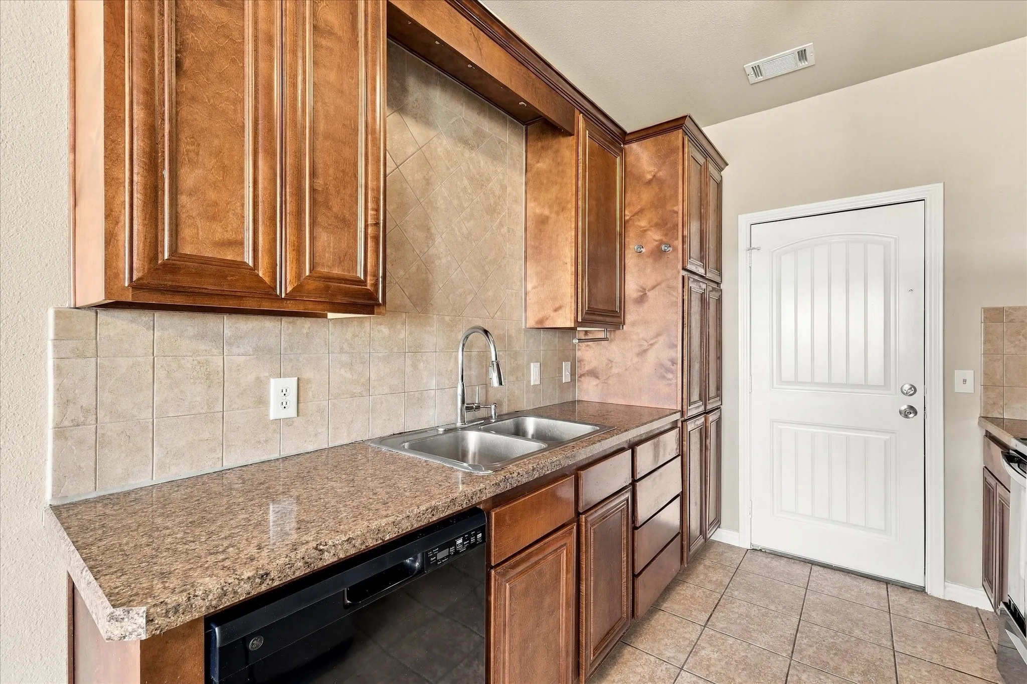Single Family Residence For Sale in Collin County , 900 Parkplace Ridge, Princeton, Texas 75407, 3 Bedroom, 3 Bathroom, 2 Garage spaces, 1,568 Sqft, built in 2010, mls#21390579, Real Estate Agent in Princeton, Homes For Sale in Collin county, Homes For Sale in Princeton, Realtor in Princeton Texas, Real Estate Brokerage Independent Realty Texas, Luminita Cordes Realtor
