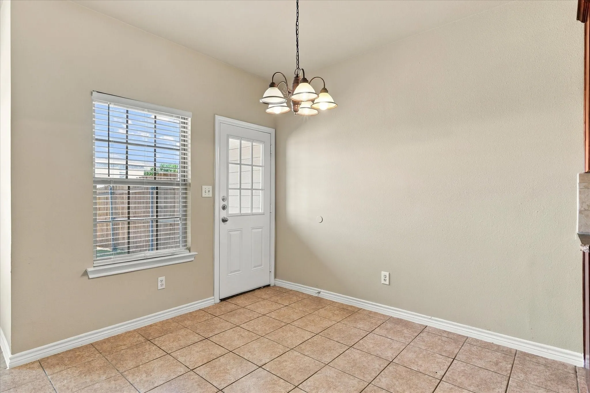 Single Family Residence For Sale in Collin County , 900 Parkplace Ridge, Princeton, Texas 75407, 3 Bedroom, 3 Bathroom, 2 Garage spaces, 1,568 Sqft, built in 2010, mls#21390579, Real Estate Agent in Princeton, Homes For Sale in Collin county, Homes For Sale in Princeton, Realtor in Princeton Texas, Real Estate Brokerage Independent Realty Texas, Luminita Cordes Realtor