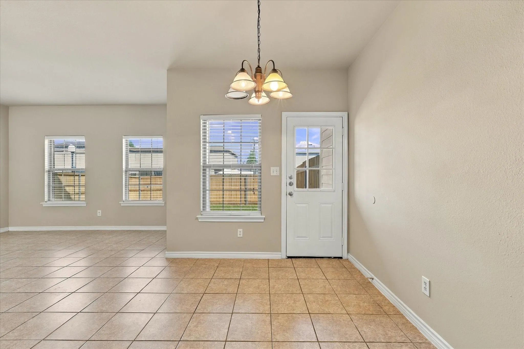 Single Family Residence For Sale in Collin County , 900 Parkplace Ridge, Princeton, Texas 75407, 3 Bedroom, 3 Bathroom, 2 Garage spaces, 1,568 Sqft, built in 2010, mls#21390579, Real Estate Agent in Princeton, Homes For Sale in Collin county, Homes For Sale in Princeton, Realtor in Princeton Texas, Real Estate Brokerage Independent Realty Texas, Luminita Cordes Realtor