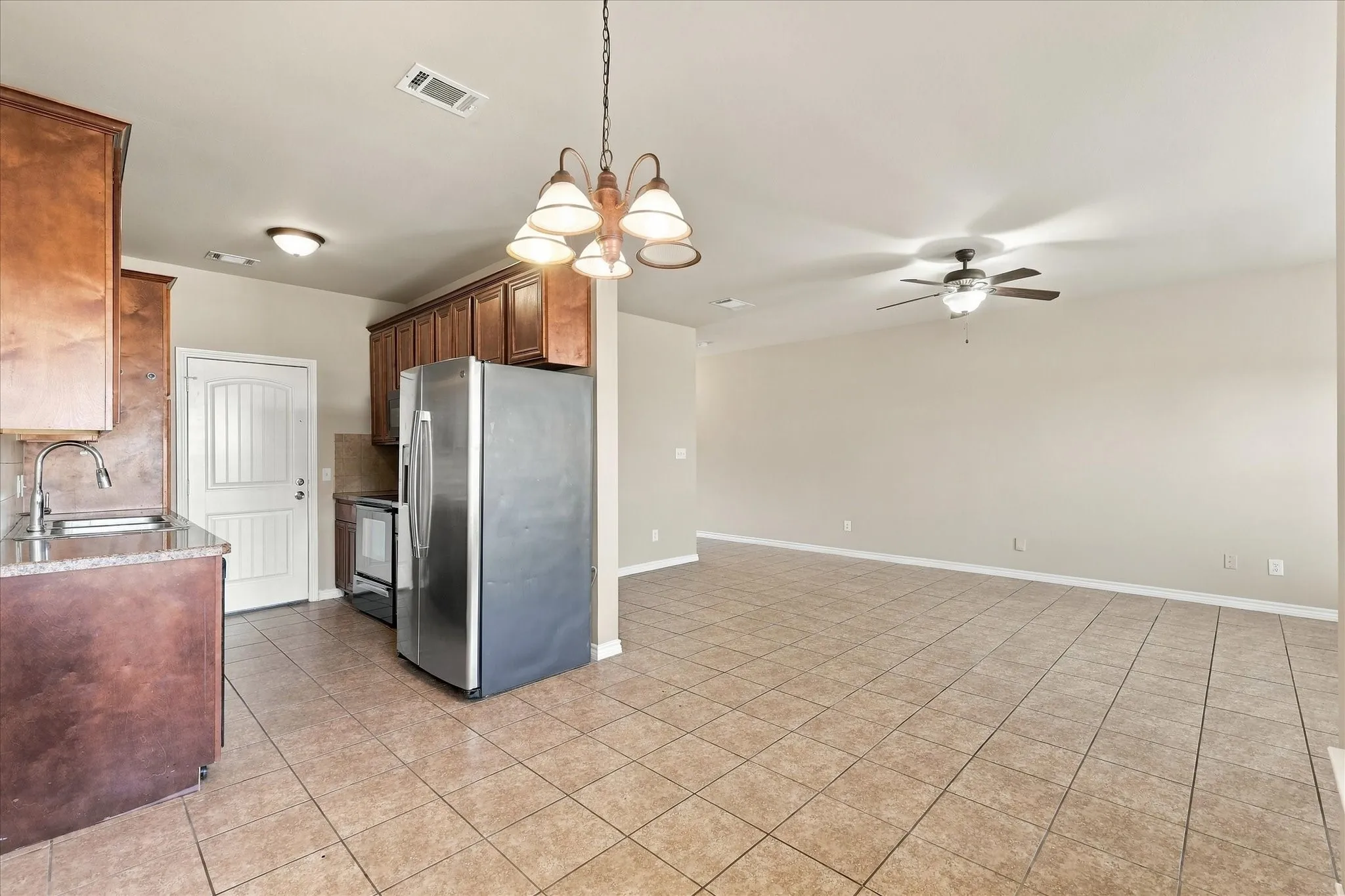 Single Family Residence For Sale in Collin County , 900 Parkplace Ridge, Princeton, Texas 75407, 3 Bedroom, 3 Bathroom, 2 Garage spaces, 1,568 Sqft, built in 2010, mls#21390579, Real Estate Agent in Princeton, Homes For Sale in Collin county, Homes For Sale in Princeton, Realtor in Princeton Texas, Real Estate Brokerage Independent Realty Texas, Luminita Cordes Realtor