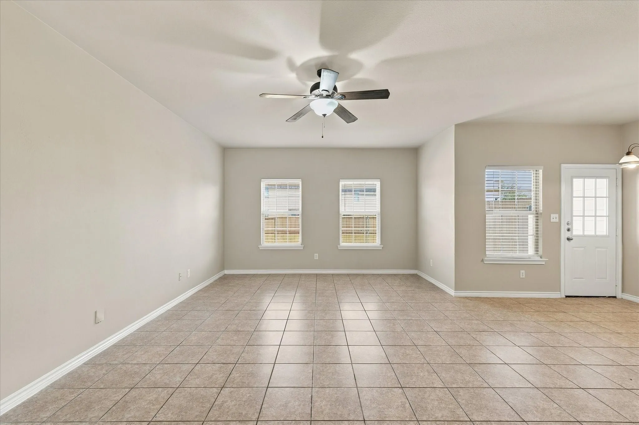 Single Family Residence For Sale in Collin County , 900 Parkplace Ridge, Princeton, Texas 75407, 3 Bedroom, 3 Bathroom, 2 Garage spaces, 1,568 Sqft, built in 2010, mls#21390579, Real Estate Agent in Princeton, Homes For Sale in Collin county, Homes For Sale in Princeton, Realtor in Princeton Texas, Real Estate Brokerage Independent Realty Texas, Luminita Cordes Realtor