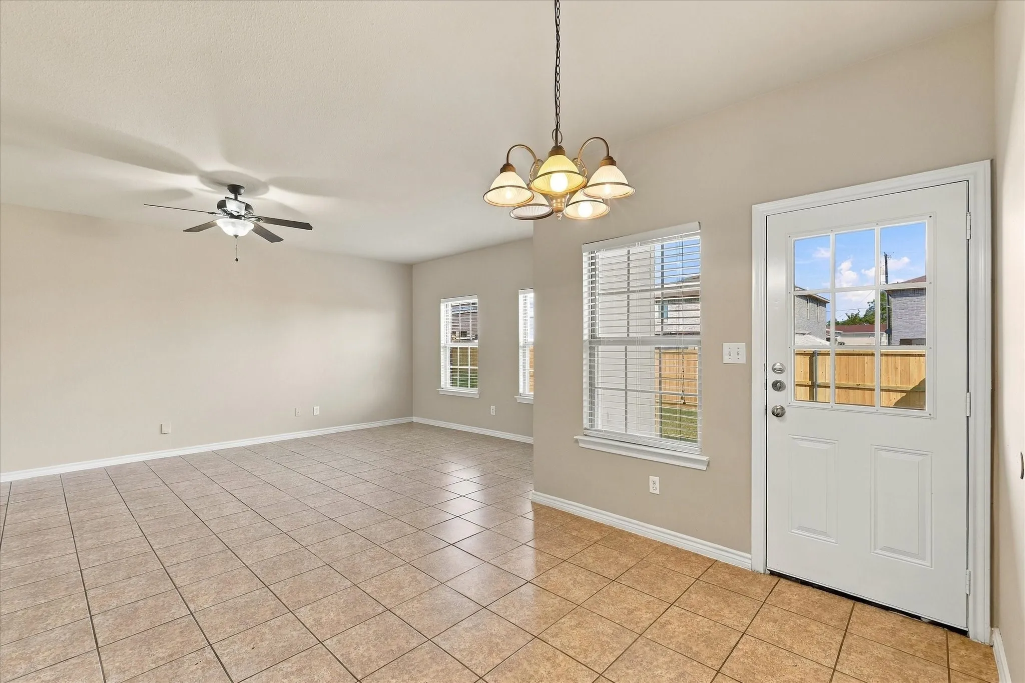 Single Family Residence For Sale in Collin County , 900 Parkplace Ridge, Princeton, Texas 75407, 3 Bedroom, 3 Bathroom, 2 Garage spaces, 1,568 Sqft, built in 2010, mls#21390579, Real Estate Agent in Princeton, Homes For Sale in Collin county, Homes For Sale in Princeton, Realtor in Princeton Texas, Real Estate Brokerage Independent Realty Texas, Luminita Cordes Realtor