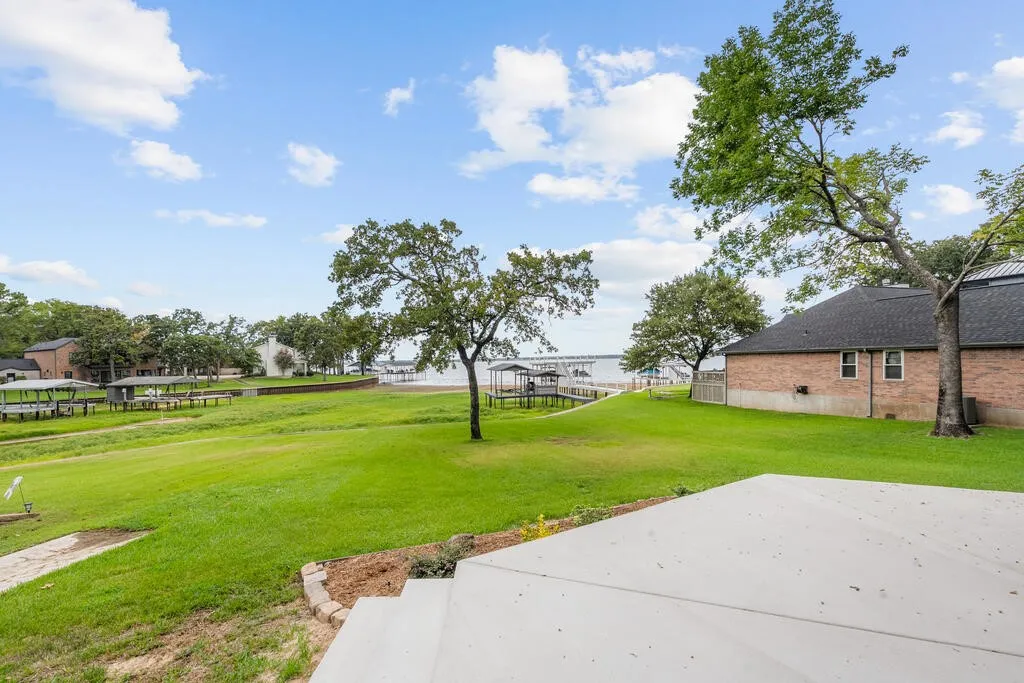 Single Family Residence For Sale in Henderson County , 232 Morning Dove Road, Trinidad, Texas 75163, 3 Bedroom, 2 Bathroom, 2 Garage spaces, 1,248 Sqft, built in 1986, mls#21393228, Real Estate Agent in Trinidad, Homes For Sale in Henderson county, Homes For Sale in Trinidad, Realtor in Trinidad Texas, Real Estate Brokerage Independent Realty Texas, Luminita Cordes Realtor