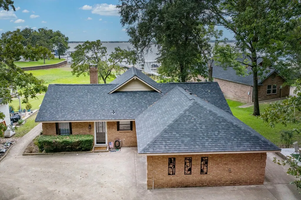 Single Family Residence For Sale in Henderson County , 232 Morning Dove Road, Trinidad, Texas 75163, 3 Bedroom, 2 Bathroom, 2 Garage spaces, 1,248 Sqft, built in 1986, mls#21393228, Real Estate Agent in Trinidad, Homes For Sale in Henderson county, Homes For Sale in Trinidad, Realtor in Trinidad Texas, Real Estate Brokerage Independent Realty Texas, Luminita Cordes Realtor