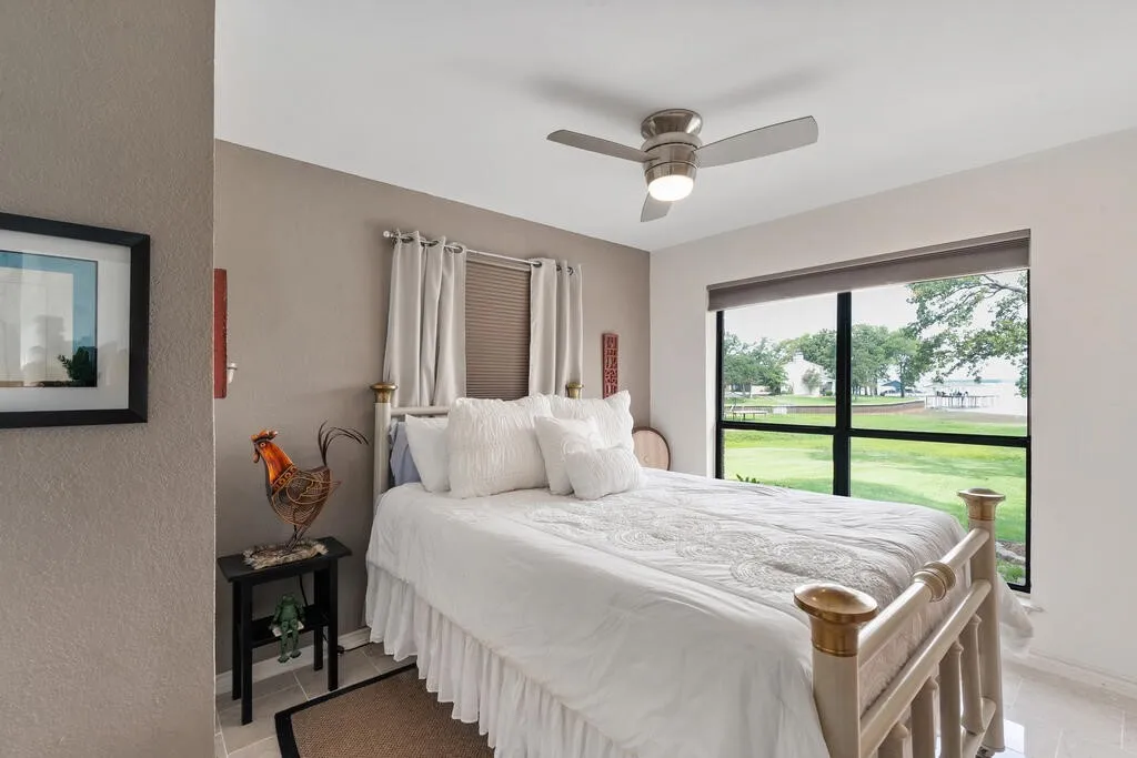Single Family Residence For Sale in Henderson County , 232 Morning Dove Road, Trinidad, Texas 75163, 3 Bedroom, 2 Bathroom, 2 Garage spaces, 1,248 Sqft, built in 1986, mls#21393228, Real Estate Agent in Trinidad, Homes For Sale in Henderson county, Homes For Sale in Trinidad, Realtor in Trinidad Texas, Real Estate Brokerage Independent Realty Texas, Luminita Cordes Realtor