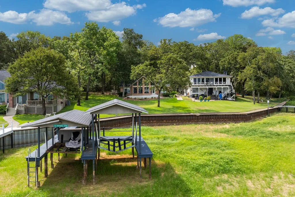 Single Family Residence For Sale in Henderson County , 232 Morning Dove Road, Trinidad, Texas 75163, 3 Bedroom, 2 Bathroom, 2 Garage spaces, 1,248 Sqft, built in 1986, mls#21393228, Real Estate Agent in Trinidad, Homes For Sale in Henderson county, Homes For Sale in Trinidad, Realtor in Trinidad Texas, Real Estate Brokerage Independent Realty Texas, Luminita Cordes Realtor
