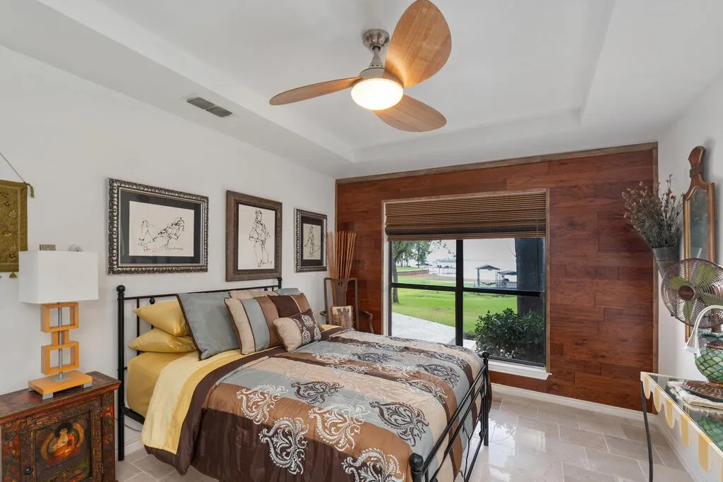 Single Family Residence For Sale in Henderson County , 232 Morning Dove Road, Trinidad, Texas 75163, 3 Bedroom, 2 Bathroom, 2 Garage spaces, 1,248 Sqft, built in 1986, mls#21393228, Real Estate Agent in Trinidad, Homes For Sale in Henderson county, Homes For Sale in Trinidad, Realtor in Trinidad Texas, Real Estate Brokerage Independent Realty Texas, Luminita Cordes Realtor