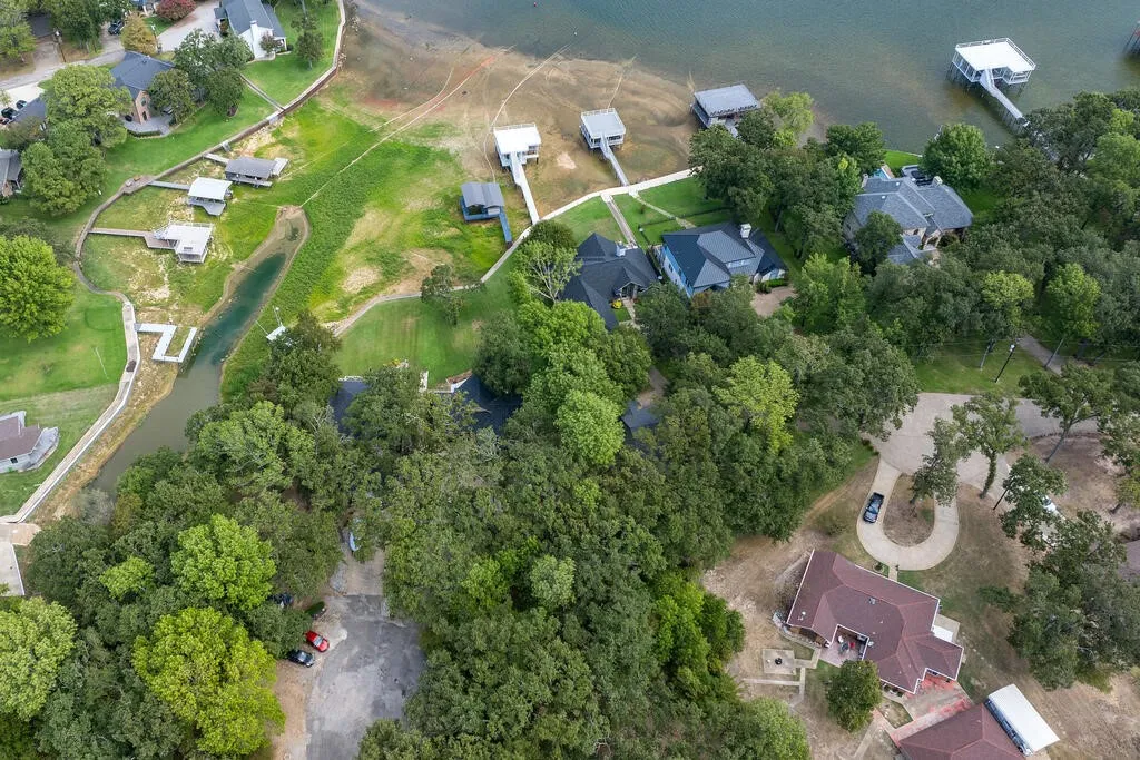 Single Family Residence For Sale in Henderson County , 232 Morning Dove Road, Trinidad, Texas 75163, 3 Bedroom, 2 Bathroom, 2 Garage spaces, 1,248 Sqft, built in 1986, mls#21393228, Real Estate Agent in Trinidad, Homes For Sale in Henderson county, Homes For Sale in Trinidad, Realtor in Trinidad Texas, Real Estate Brokerage Independent Realty Texas, Luminita Cordes Realtor