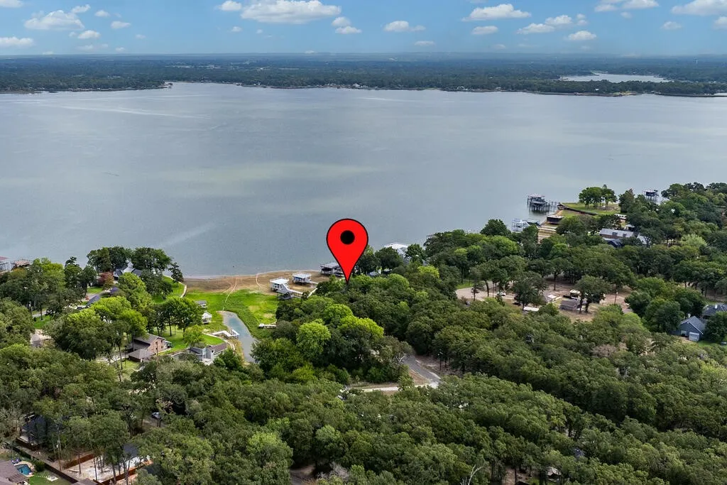 Single Family Residence For Sale in Henderson County , 232 Morning Dove Road, Trinidad, Texas 75163, 3 Bedroom, 2 Bathroom, 2 Garage spaces, 1,248 Sqft, built in 1986, mls#21393228, Real Estate Agent in Trinidad, Homes For Sale in Henderson county, Homes For Sale in Trinidad, Realtor in Trinidad Texas, Real Estate Brokerage Independent Realty Texas, Luminita Cordes Realtor