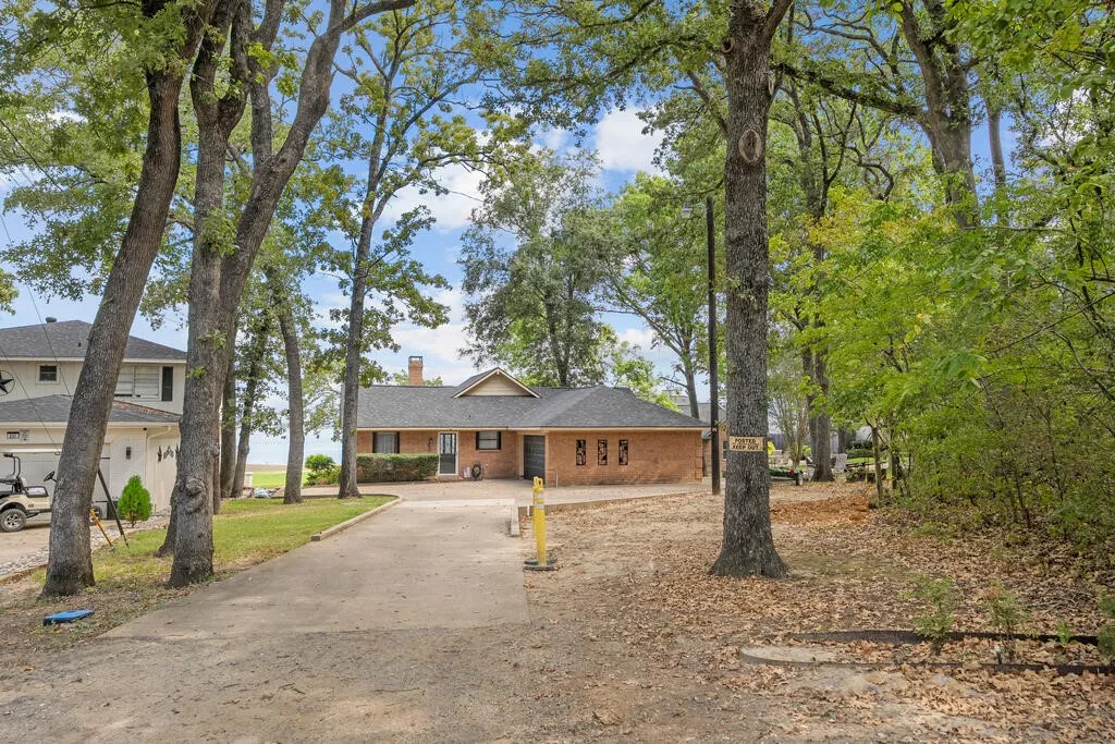 Single Family Residence For Sale in Henderson County , 232 Morning Dove Road, Trinidad, Texas 75163, 3 Bedroom, 2 Bathroom, 2 Garage spaces, 1,248 Sqft, built in 1986, mls#21393228, Real Estate Agent in Trinidad, Homes For Sale in Henderson county, Homes For Sale in Trinidad, Realtor in Trinidad Texas, Real Estate Brokerage Independent Realty Texas, Luminita Cordes Realtor