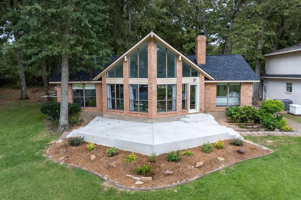 Single Family Residence For Sale in Henderson County , 232 Morning Dove Road, Trinidad, Texas 75163, 3 Bedroom, 2 Bathroom, 2 Garage spaces, 1,248 Sqft, built in 1986, mls#21393228, Real Estate Agent in Trinidad, Homes For Sale in Henderson county, Homes For Sale in Trinidad, Realtor in Trinidad Texas, Real Estate Brokerage Independent Realty Texas, Luminita Cordes Realtor