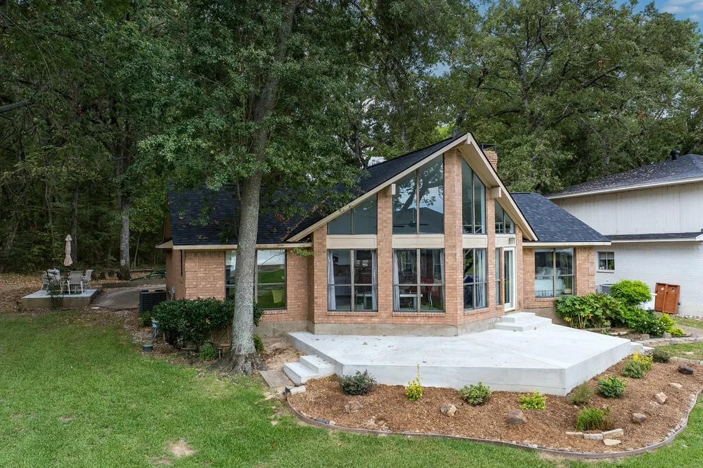 Single Family Residence For Sale in Henderson County , 232 Morning Dove Road, Trinidad, Texas 75163, 3 Bedroom, 2 Bathroom, 2 Garage spaces, 1,248 Sqft, built in 1986, mls#21393228, Real Estate Agent in Trinidad, Homes For Sale in Henderson county, Homes For Sale in Trinidad, Realtor in Trinidad Texas, Real Estate Brokerage Independent Realty Texas, Luminita Cordes Realtor