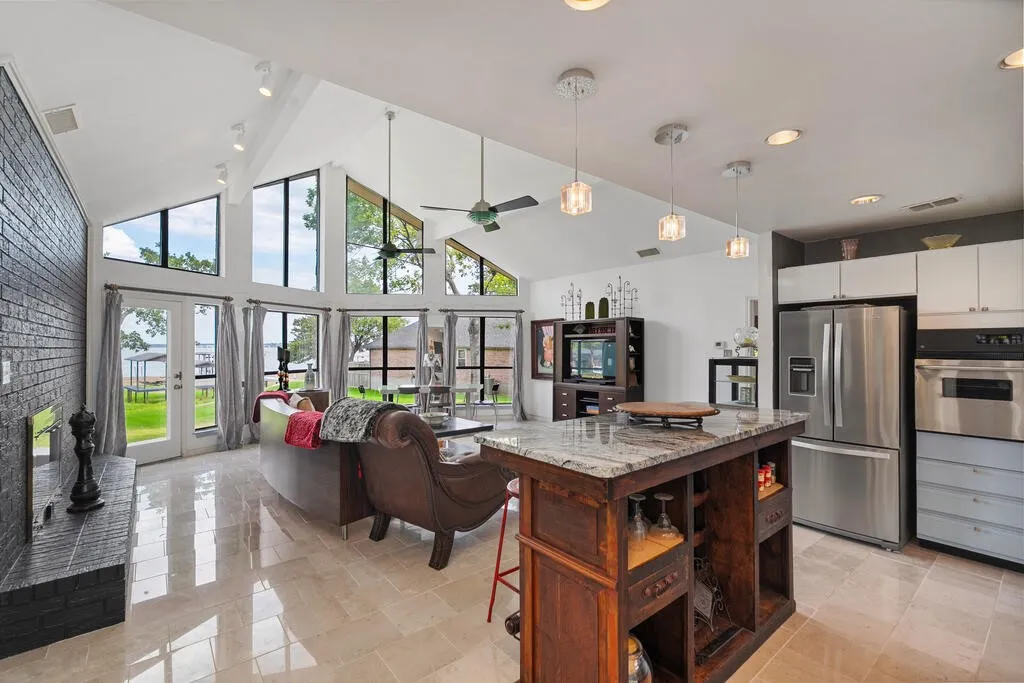 Single Family Residence For Sale in Henderson County , 232 Morning Dove Road, Trinidad, Texas 75156, 3 Bedroom, 2 Bathroom, 2 Garage spaces, 1,248 Sqft, built in 1986, mls#21393228, Real Estate Agent in Trinidad, Homes For Sale in Henderson county, Homes For Sale in Trinidad, Realtor in Trinidad Texas, Real Estate Brokerage Independent Realty Texas, Luminita Cordes Realtor
