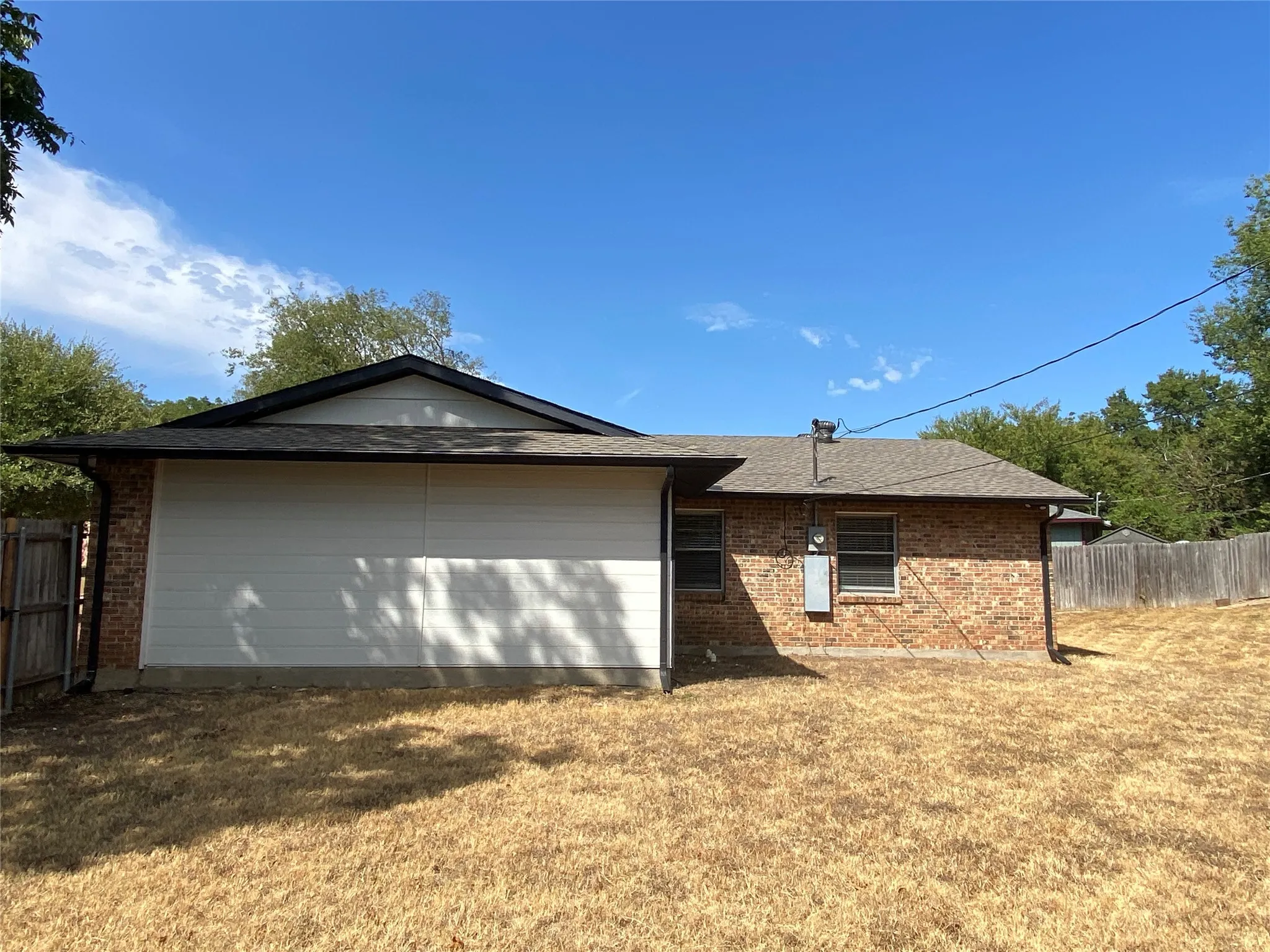 Single Family Residence For Rent in Dallas County , 417 Goldwood Drive, Dallas, Texas 75232, 3 Bedroom, 2 Bathroom, 1 Garage spaces, 1,154 Sqft, built in 1956, mls#21395434, Real Estate Agent in Dallas, Homes For Rent in Dallas county, Homes For Rent in Dallas, Realtor in Dallas Texas, Real Estate Brokerage Independent Realty Texas, Luminita Cordes Realtor