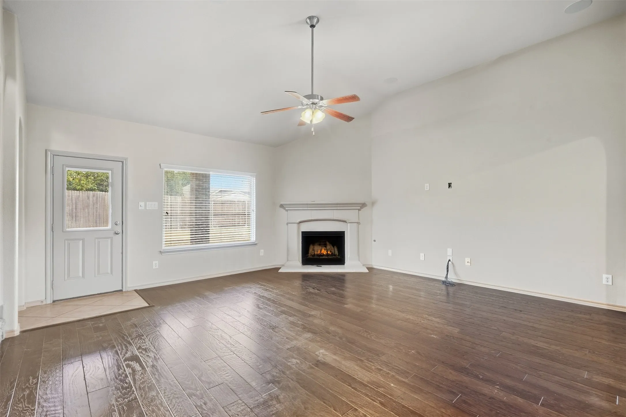 Single Family Residence For Rent in Tarrant County , 8 Mapleridge Drive, Edgecliff Village, Texas 76134, 4 Bedroom, 3 Bathroom, 2 Garage spaces, 2,905 Sqft, built in 2016, mls#21395404, Real Estate Agent in Edgecliff Village, Homes For Rent in Tarrant county, Homes For Rent in Edgecliff Village, Realtor in Edgecliff Village Texas, Real Estate Brokerage Independent Realty Texas, Luminita Cordes Realtor