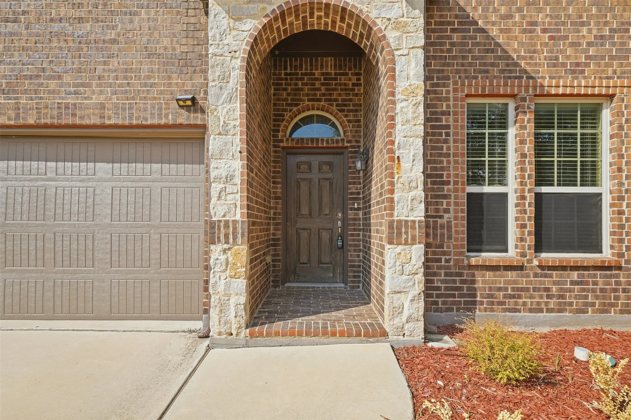 Single Family Residence For Rent in Tarrant County , 8 Mapleridge Drive, Edgecliff Village, Texas 76134, 4 Bedroom, 3 Bathroom, 2 Garage spaces, 2,905 Sqft, built in 2016, mls#21395404, Real Estate Agent in Edgecliff Village, Homes For Rent in Tarrant county, Homes For Rent in Edgecliff Village, Realtor in Edgecliff Village Texas, Real Estate Brokerage Independent Realty Texas, Luminita Cordes Realtor