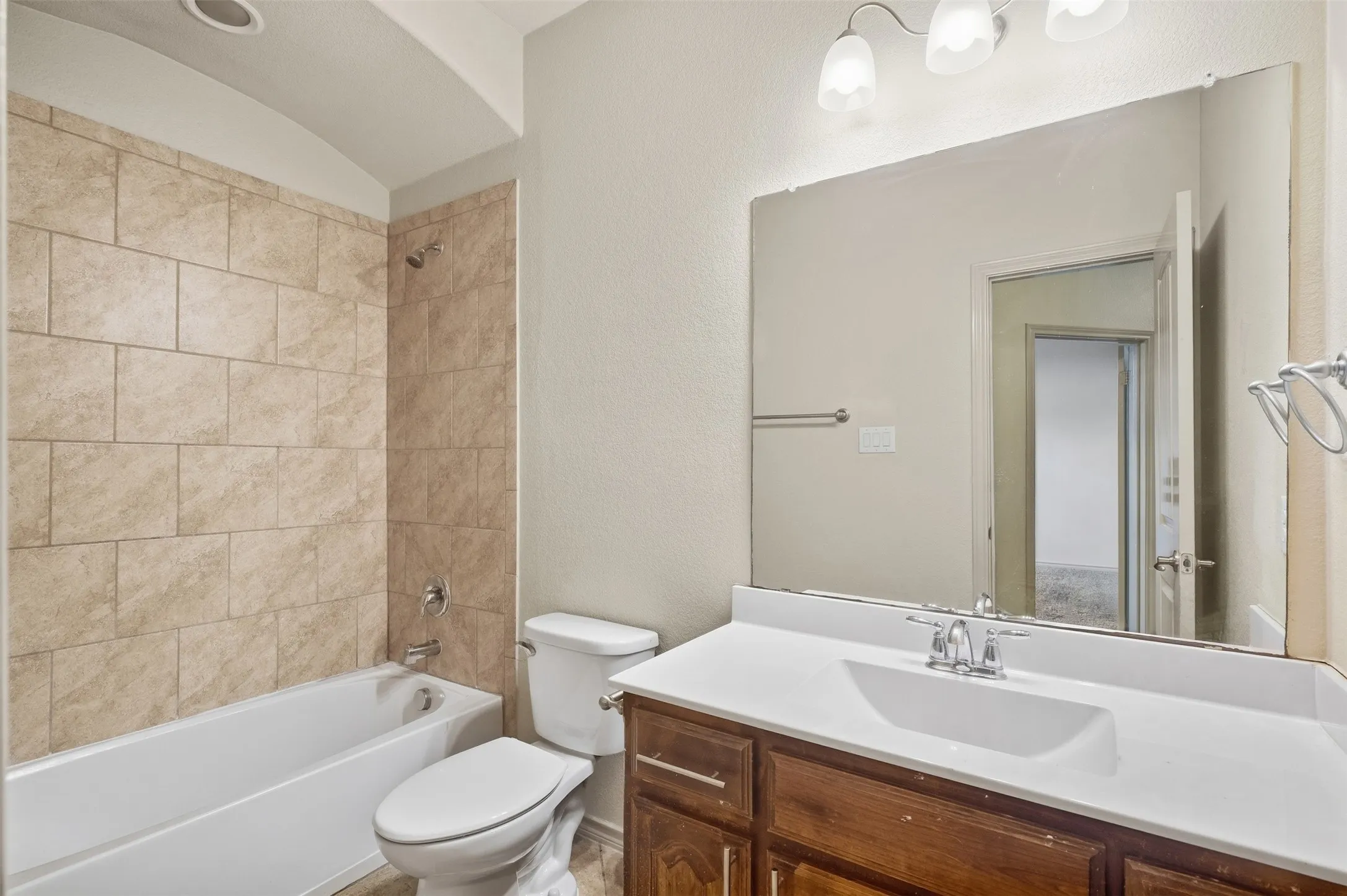 Single Family Residence For Rent in Tarrant County , 8 Mapleridge Drive, Edgecliff Village, Texas 76134, 4 Bedroom, 3 Bathroom, 2 Garage spaces, 2,905 Sqft, built in 2016, mls#21395404, Real Estate Agent in Edgecliff Village, Homes For Rent in Tarrant county, Homes For Rent in Edgecliff Village, Realtor in Edgecliff Village Texas, Real Estate Brokerage Independent Realty Texas, Luminita Cordes Realtor