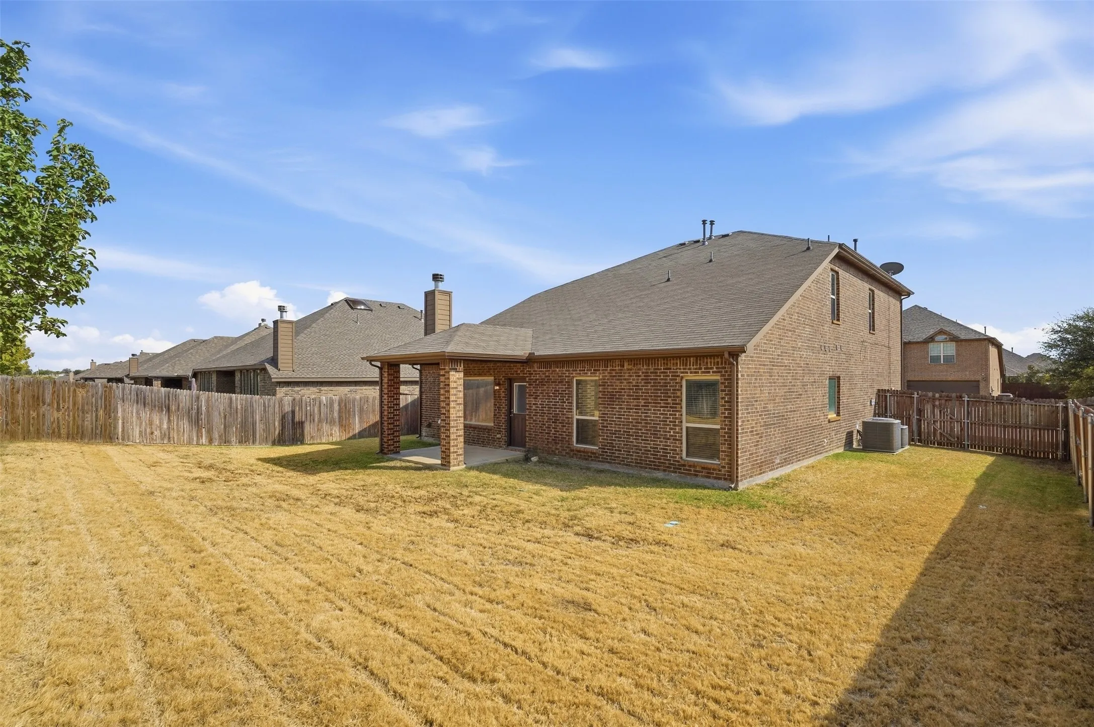 Single Family Residence For Rent in Tarrant County , 8 Mapleridge Drive, Edgecliff Village, Texas 76134, 4 Bedroom, 3 Bathroom, 2 Garage spaces, 2,905 Sqft, built in 2016, mls#21395404, Real Estate Agent in Edgecliff Village, Homes For Rent in Tarrant county, Homes For Rent in Edgecliff Village, Realtor in Edgecliff Village Texas, Real Estate Brokerage Independent Realty Texas, Luminita Cordes Realtor