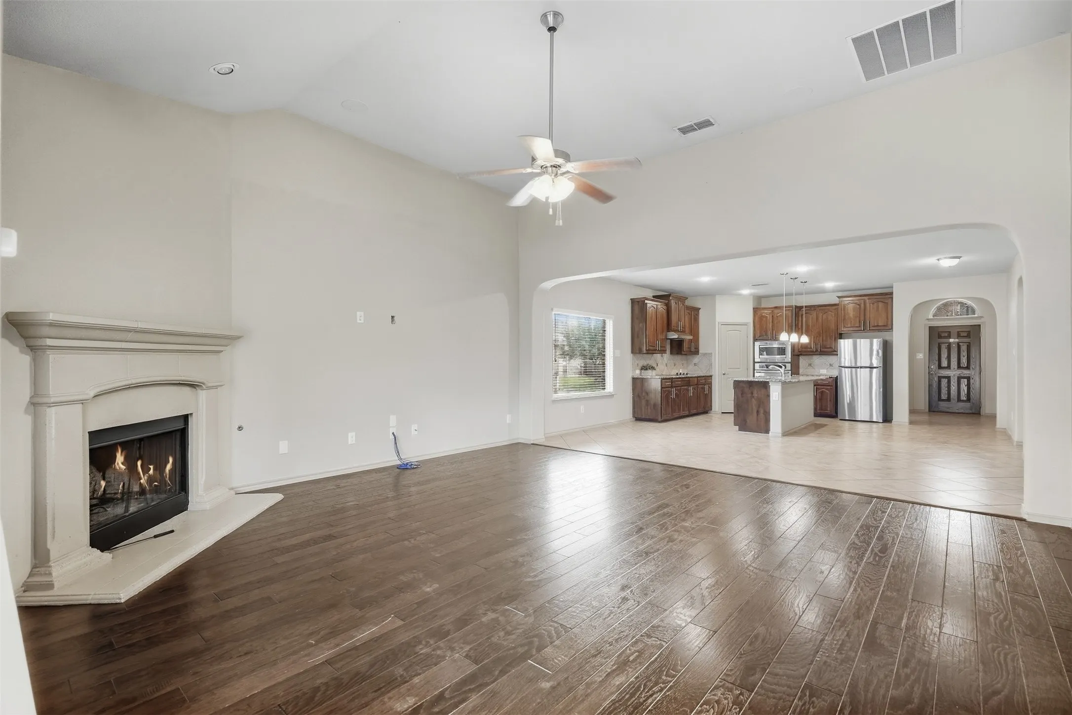 Single Family Residence For Rent in Tarrant County , 8 Mapleridge Drive, Edgecliff Village, Texas 76134, 4 Bedroom, 3 Bathroom, 2 Garage spaces, 2,905 Sqft, built in 2016, mls#21395404, Real Estate Agent in Edgecliff Village, Homes For Rent in Tarrant county, Homes For Rent in Edgecliff Village, Realtor in Edgecliff Village Texas, Real Estate Brokerage Independent Realty Texas, Luminita Cordes Realtor