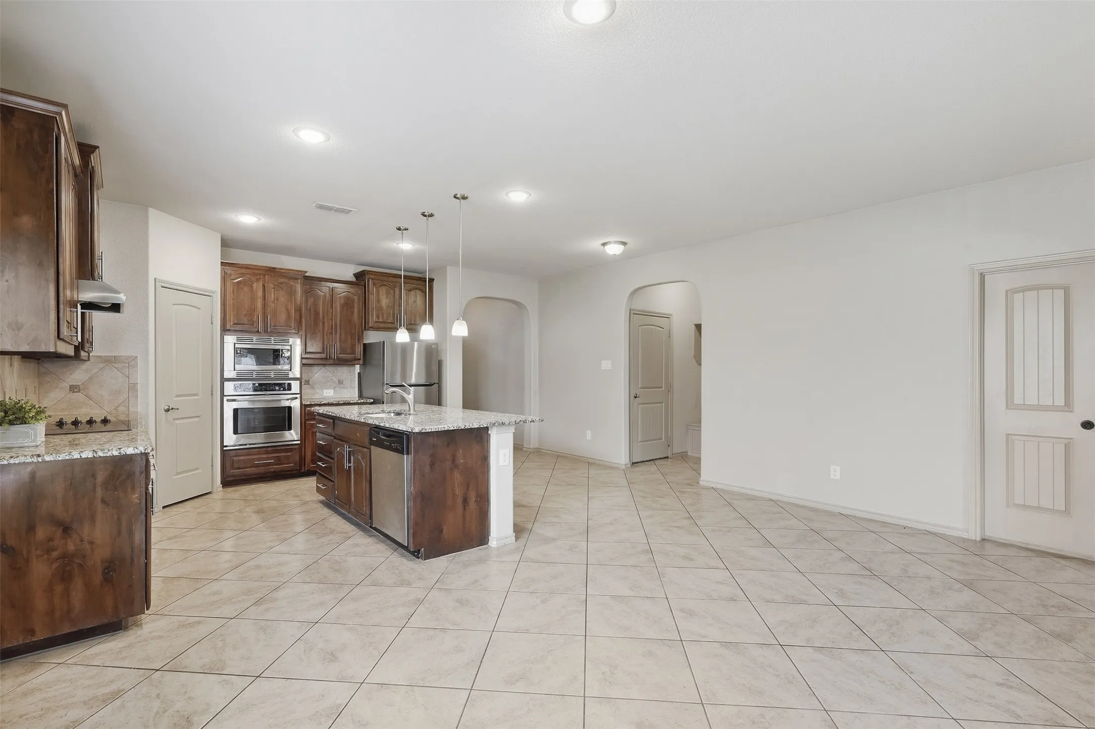 Single Family Residence For Rent in Tarrant County , 8 Mapleridge Drive, Edgecliff Village, Texas 76134, 4 Bedroom, 3 Bathroom, 2 Garage spaces, 2,905 Sqft, built in 2016, mls#21395404, Real Estate Agent in Edgecliff Village, Homes For Rent in Tarrant county, Homes For Rent in Edgecliff Village, Realtor in Edgecliff Village Texas, Real Estate Brokerage Independent Realty Texas, Luminita Cordes Realtor