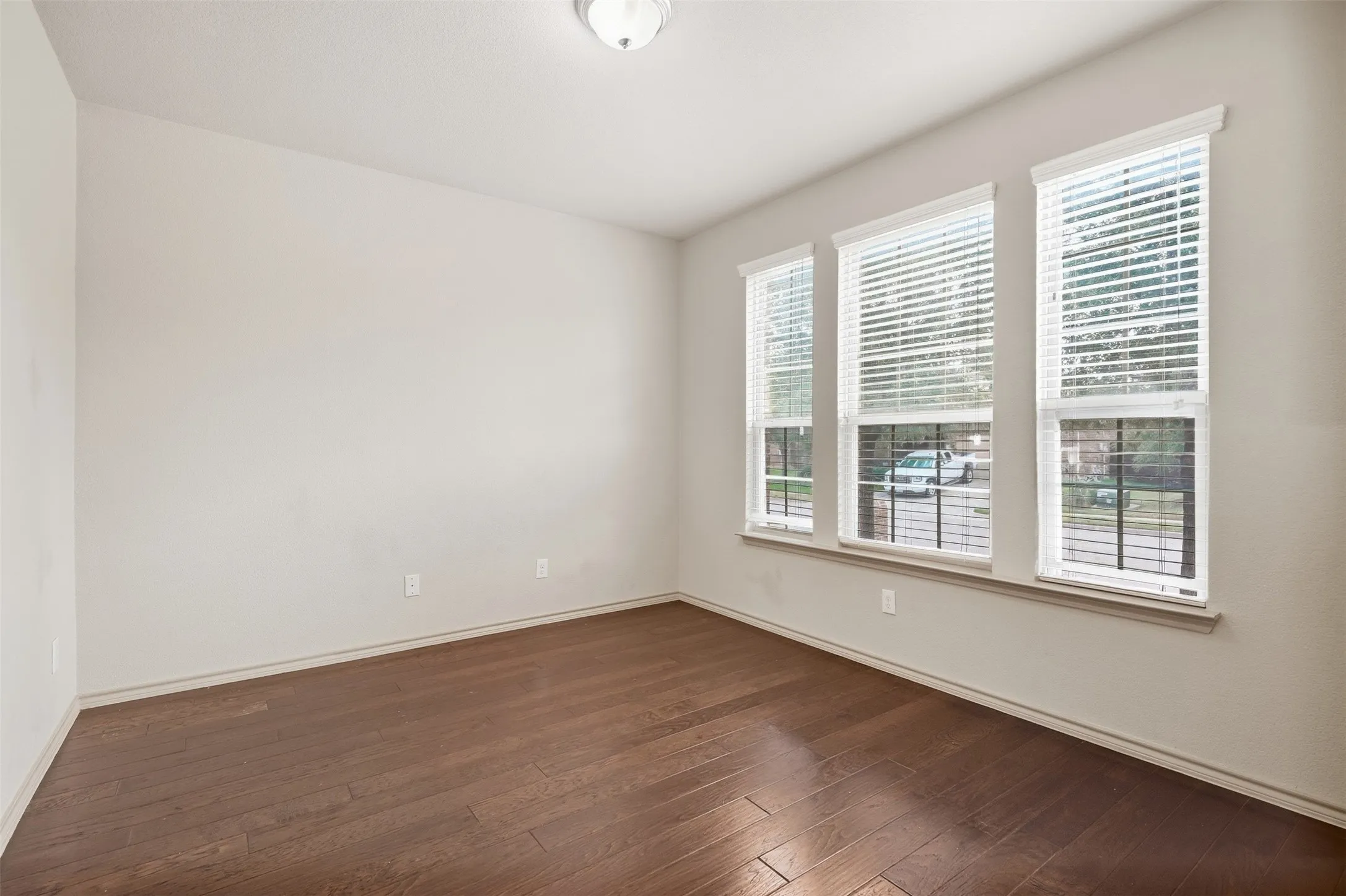 Single Family Residence For Rent in Tarrant County , 8 Mapleridge Drive, Edgecliff Village, Texas 76134, 4 Bedroom, 3 Bathroom, 2 Garage spaces, 2,905 Sqft, built in 2016, mls#21395404, Real Estate Agent in Edgecliff Village, Homes For Rent in Tarrant county, Homes For Rent in Edgecliff Village, Realtor in Edgecliff Village Texas, Real Estate Brokerage Independent Realty Texas, Luminita Cordes Realtor