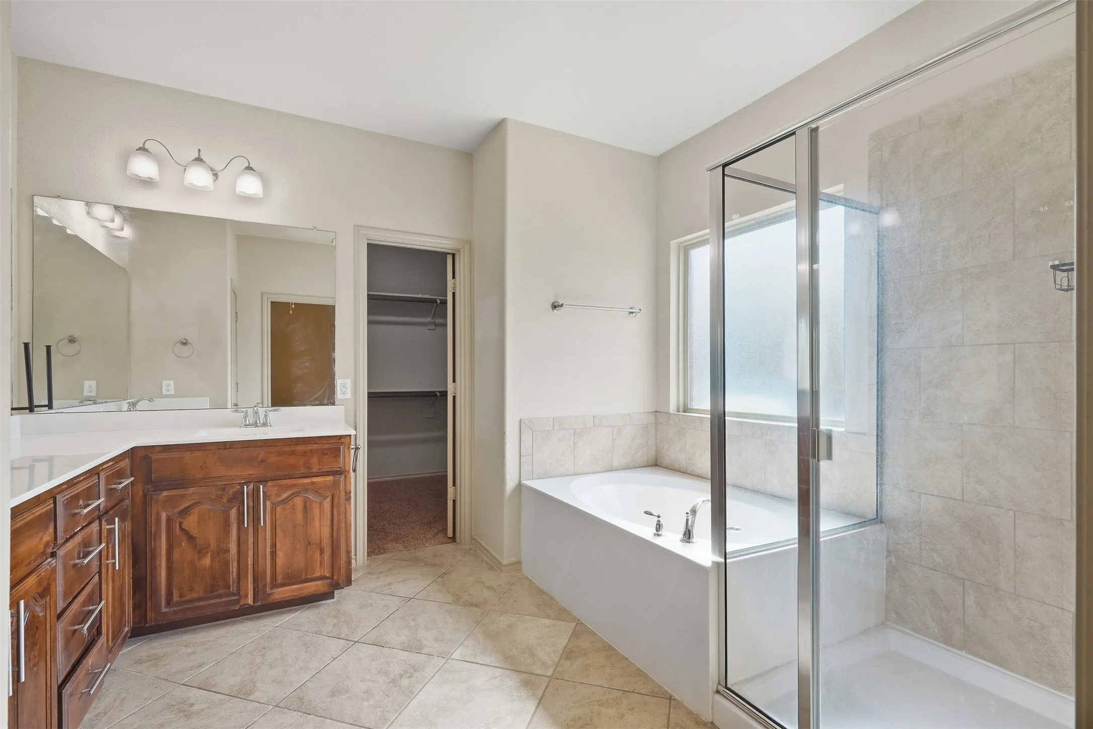 Single Family Residence For Rent in Tarrant County , 8 Mapleridge Drive, Edgecliff Village, Texas 76134, 4 Bedroom, 3 Bathroom, 2 Garage spaces, 2,905 Sqft, built in 2016, mls#21395404, Real Estate Agent in Edgecliff Village, Homes For Rent in Tarrant county, Homes For Rent in Edgecliff Village, Realtor in Edgecliff Village Texas, Real Estate Brokerage Independent Realty Texas, Luminita Cordes Realtor