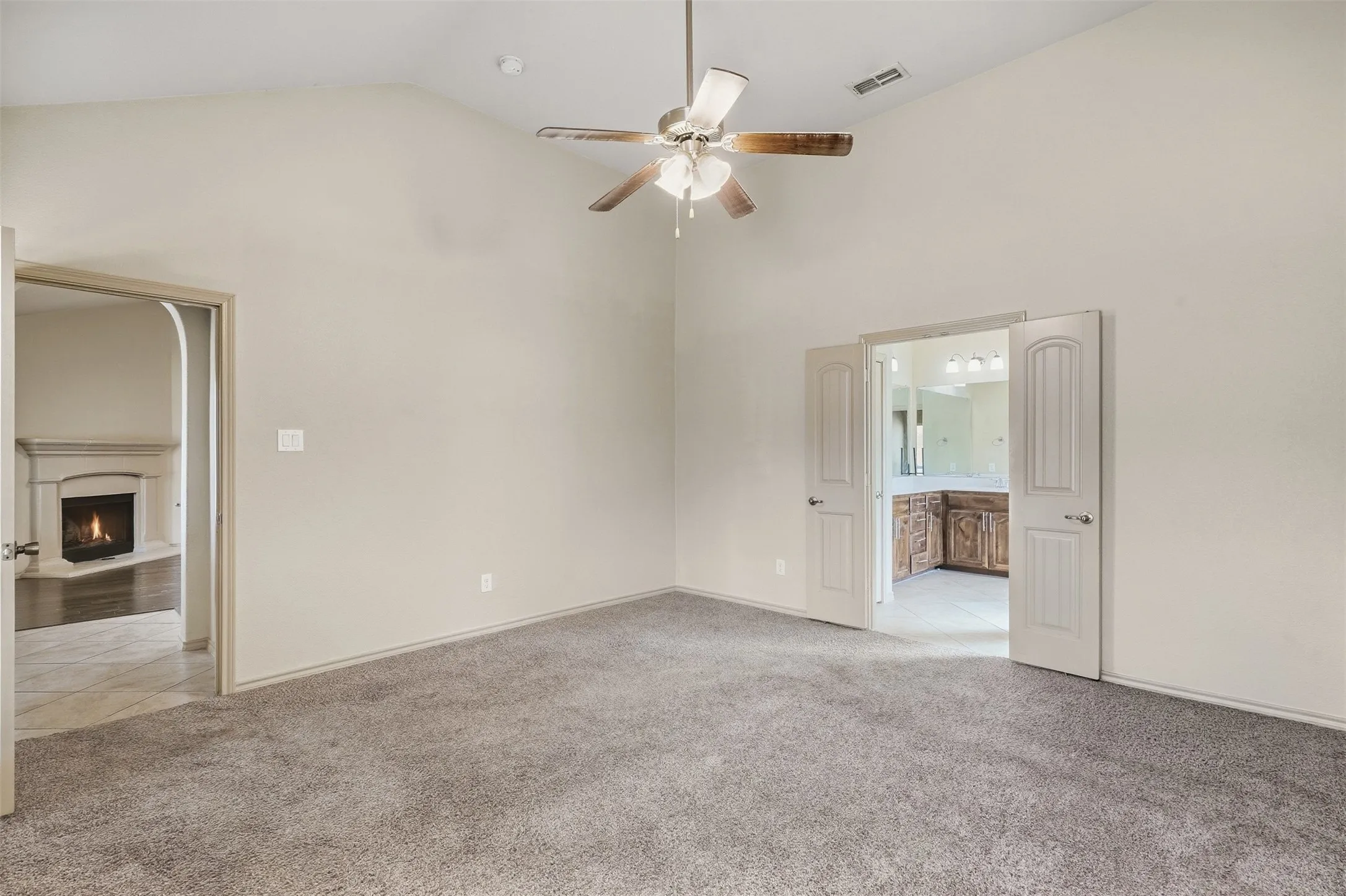 Single Family Residence For Rent in Tarrant County , 8 Mapleridge Drive, Edgecliff Village, Texas 76134, 4 Bedroom, 3 Bathroom, 2 Garage spaces, 2,905 Sqft, built in 2016, mls#21395404, Real Estate Agent in Edgecliff Village, Homes For Rent in Tarrant county, Homes For Rent in Edgecliff Village, Realtor in Edgecliff Village Texas, Real Estate Brokerage Independent Realty Texas, Luminita Cordes Realtor